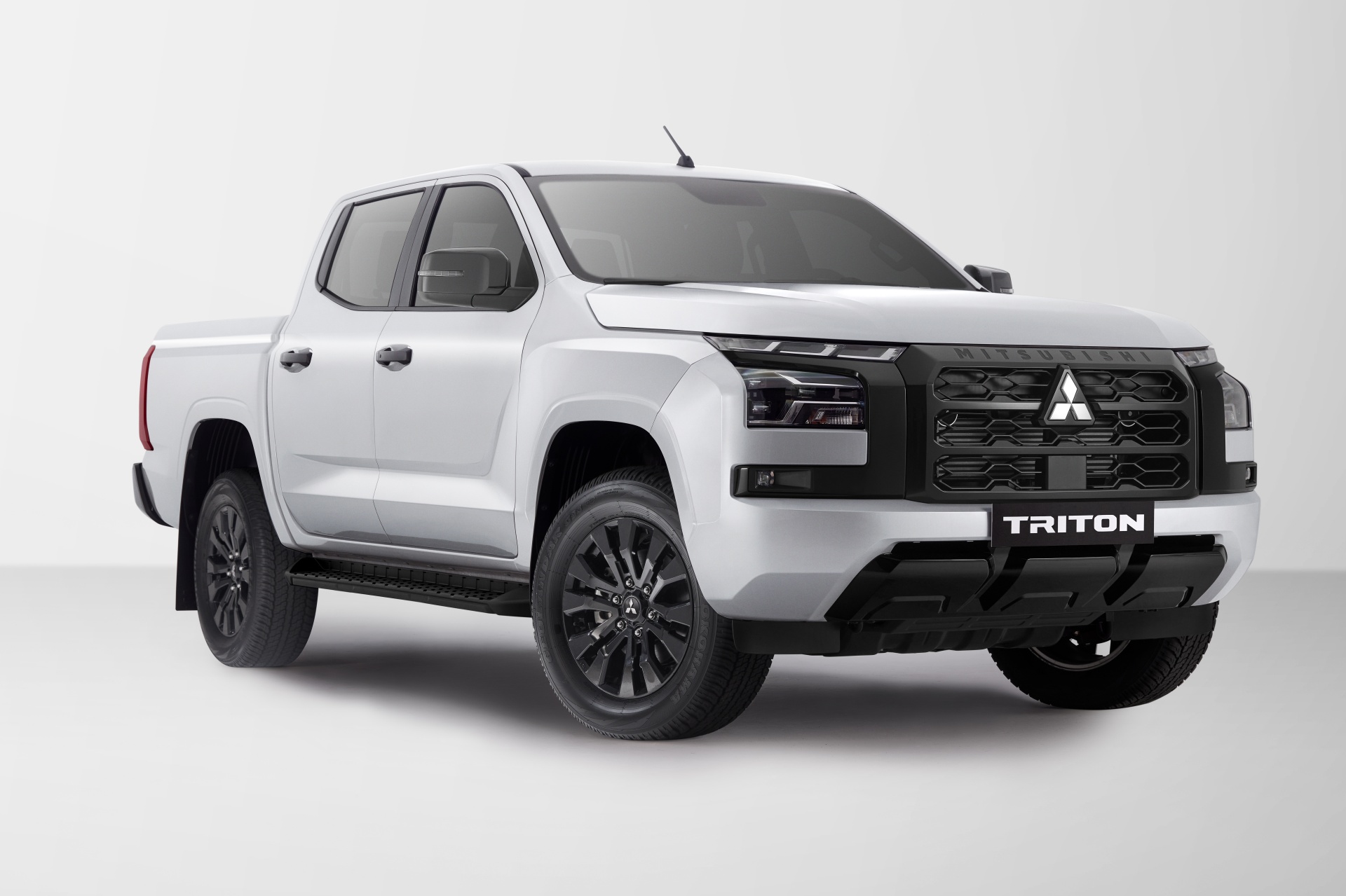 Mitsubishi Triton thêm bản tầm trung mới, giá thực tế còn 736 triệu đồng Mitsubishi Triton thêm bản tầm trung mới, giá thực tế còn 736 triệu đồng
