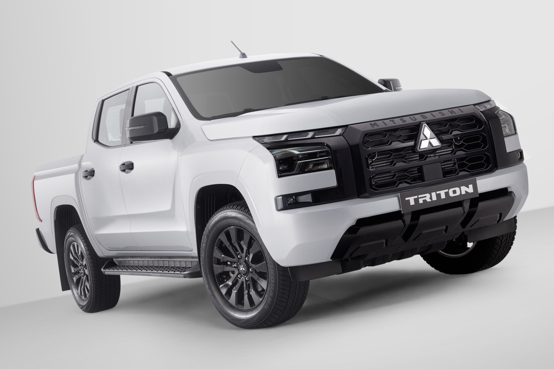 Mitsubishi Triton thêm bản tầm trung mới, giá thực tế còn 736 triệu đồng Mitsubishi Triton thêm bản tầm trung mới, giá thực tế còn 736 triệu đồng