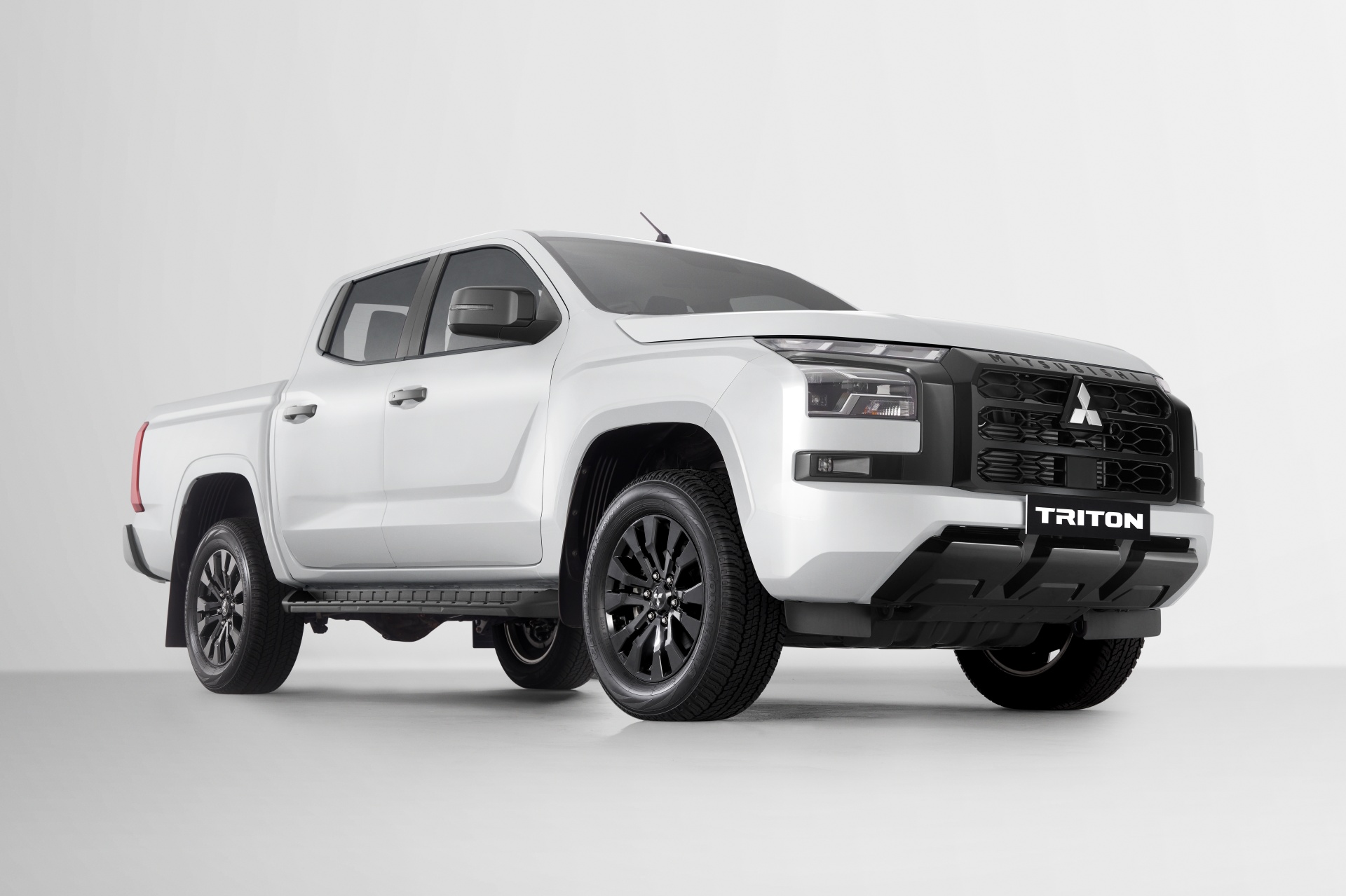 Mitsubishi Triton thêm bản tầm trung mới, giá thực tế còn 736 triệu đồng Mitsubishi Triton thêm bản tầm trung mới, giá thực tế còn 736 triệu đồng