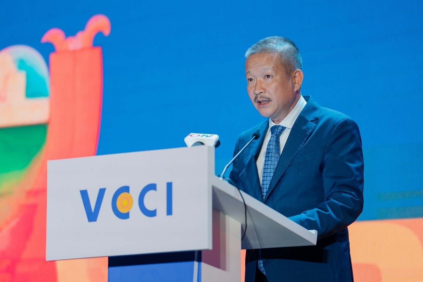 5/ Ông Nguyễn Duy Hưng: “Báo cáo Kinh tế tư nhân Việt Nam giúp doanh nghiệp nhìn lại chính mình để minh bạch hơn, quản trị tốt hơn, đầu tư dài hạn hơn và phát triển bền vững hơn”.