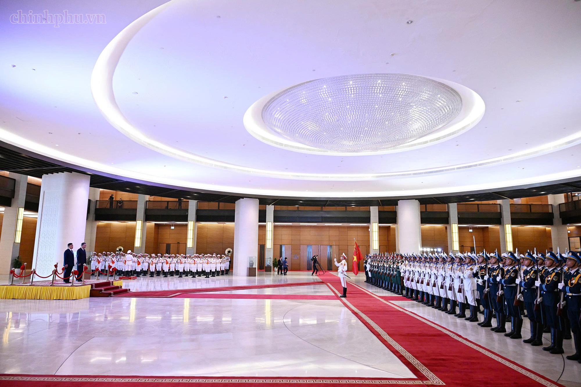 Tổng Bí thư, Chủ tịch nước Tô Lâm chủ trì Lễ đón chính thức Nhà vua Vương quốc Thái Lan và Hoàng hậu Tổng Bí thư, Chủ tịch nước Tô Lâm chủ trì Lễ đón chính thức Nhà vua Vương quốc Thái Lan và Hoàng hậu- Ảnh 2.