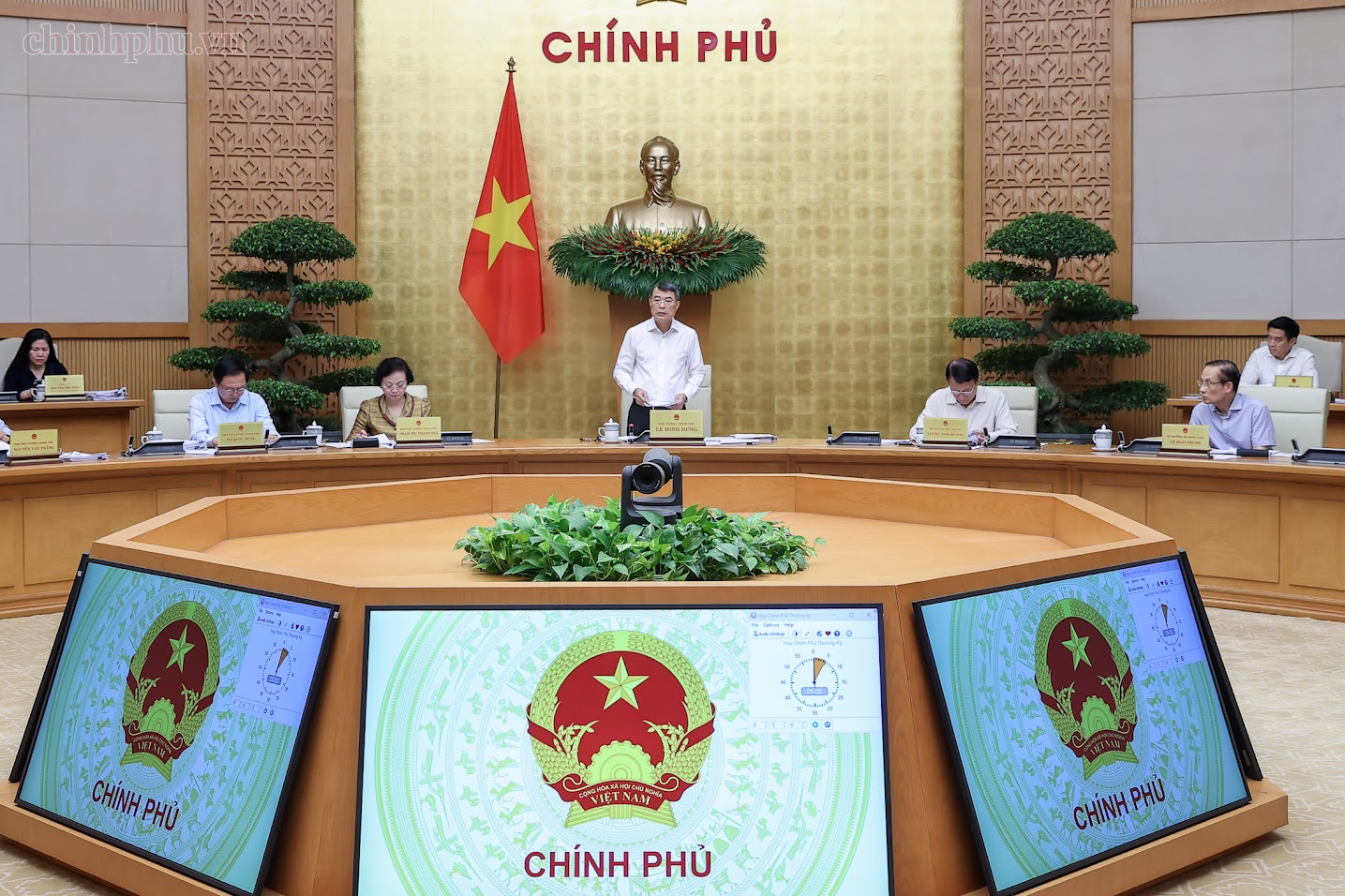 Thủ tướng: Tuyệt đối không để lợi ích cục bộ, lợi ích ngành, lợi ích nhóm chi phối chính sách Thủ tướng: Tuyệt đối không để lợi ích cục bộ, lợi ích ngành, lợi ích nhóm chi phối chính sách- Ảnh 1.