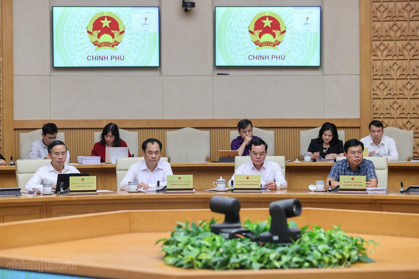 Thủ tướng: Tuyệt đối không để lợi ích cục bộ, lợi ích ngành, lợi ích nhóm chi phối chính sách Thủ tướng: Tuyệt đối không để lợi ích cục bộ, lợi ích ngành, lợi ích nhóm chi phối chính sách- Ảnh 9.