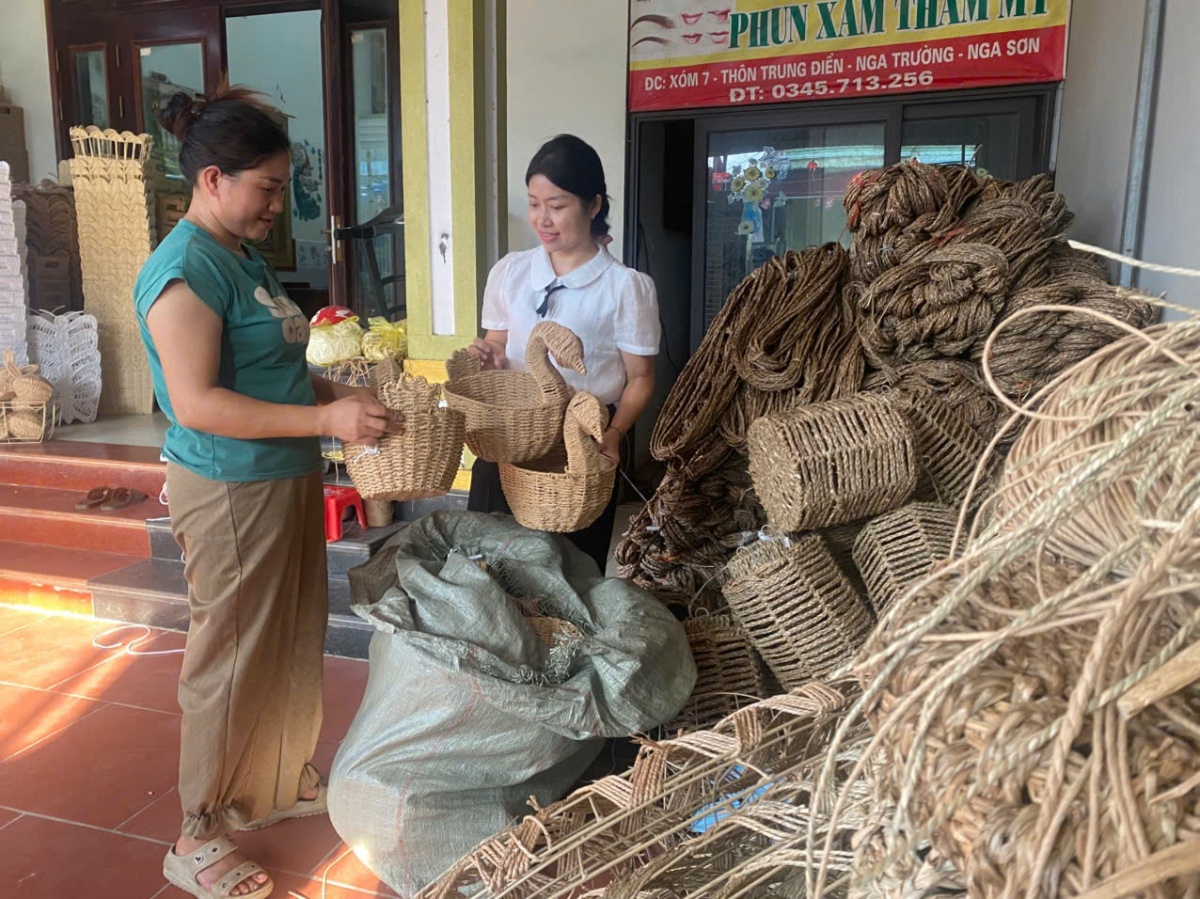 Hỗ trợ phụ nữ phát triển kinh tế góp phần xóa “tín dụng đen” Hỗ trợ phụ nữ phát triển kinh tế góp phần xóa “tín dụng đen”