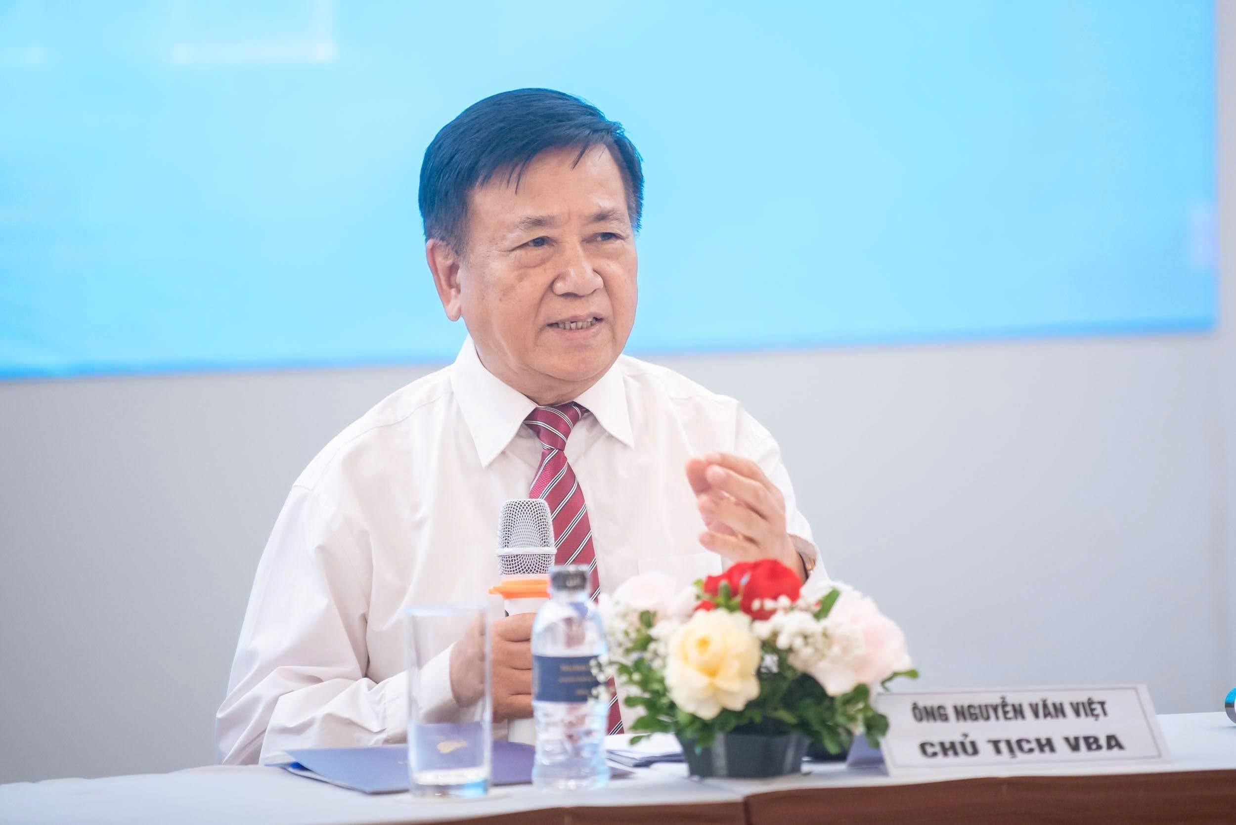 4/ PGS.TS Nguyễn Văn Việt: “Minh bạch thông tin và đồng hành cùng các mục tiêu quốc gia không chỉ là trách nhiệm, mà là cách để nâng cao năng lực cạnh tranh của chính mình”. 4/ PGS.TS Nguyễn Văn Việt: “Minh bạch thông tin và đồng hành cùng các mục tiêu quốc gia không chỉ là trách nhiệm, mà là cách để nâng cao năng lực cạnh tranh của chính mình”.
