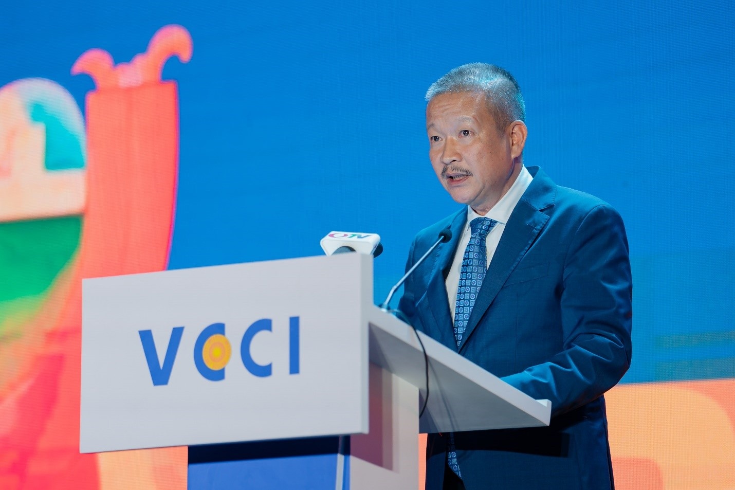 5// Theo ông Nguyễn Duy Hưng: “Báo cáo Kinh tế tư nhân Việt Nam giúp doanh nghiệp nhìn lại chính mình để minh bạch hơn, quản trị tốt hơn, đầu tư dài hạn hơn và phát triển bền vững hơn”. 5// Theo ông Nguyễn Duy Hưng: “Báo cáo Kinh tế tư nhân Việt Nam giúp doanh nghiệp nhìn lại chính mình để minh bạch hơn, quản trị tốt hơn, đầu tư dài hạn hơn và phát triển bền vững hơn”.