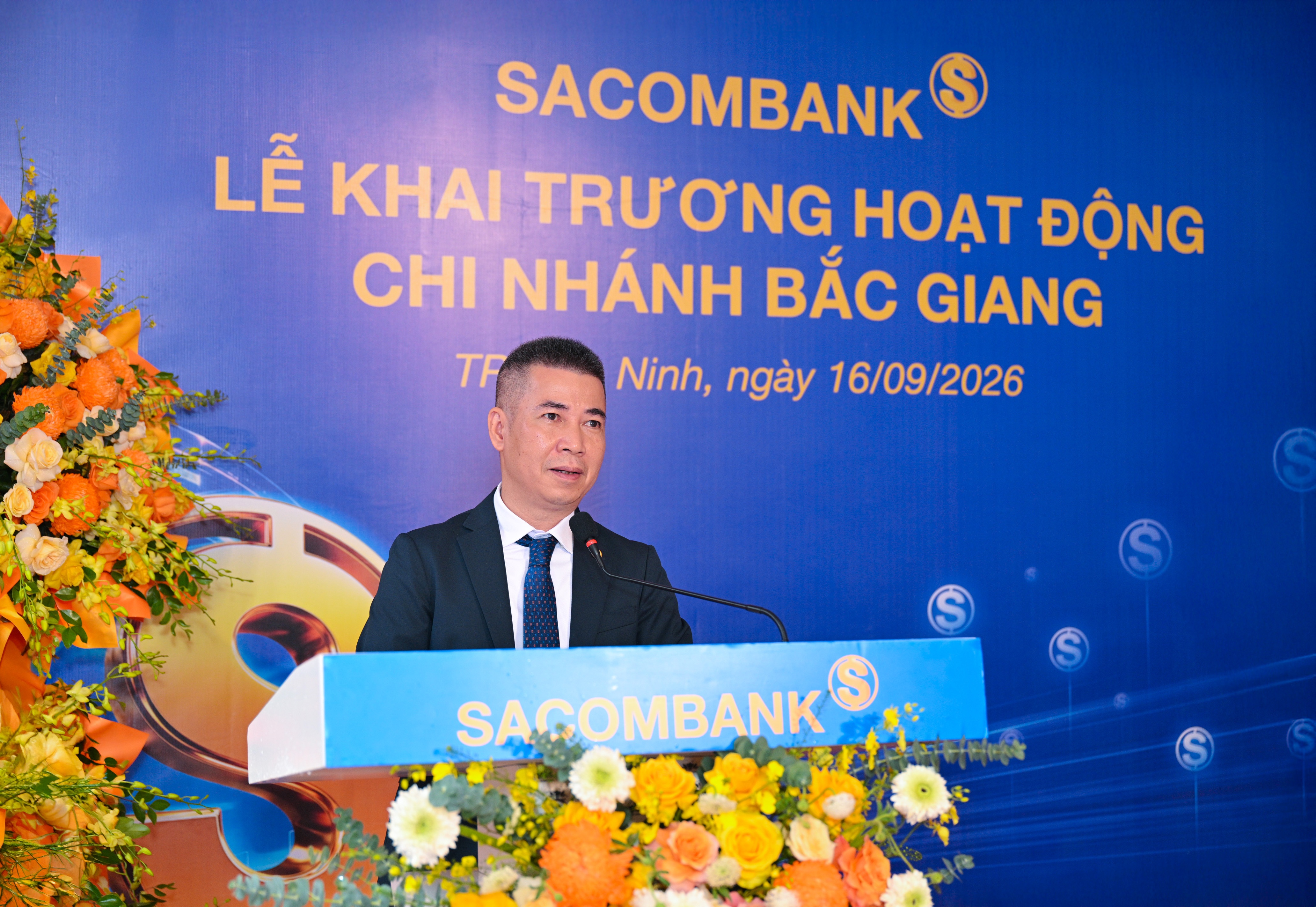 Ông Nguyễn Hoàng Hải - Phó Tổng giám đốc SACOMBANK phát biểu chúc mừng và giao nhiệm vụ cho Chi nhánh Bắc Giang tại Lễ khai trương. Ông Nguyễn Hoàng Hải - Phó Tổng giám đốc SACOMBANK phát biểu chúc mừng và giao nhiệm vụ cho Chi nhánh Bắc Giang tại Lễ khai trương.