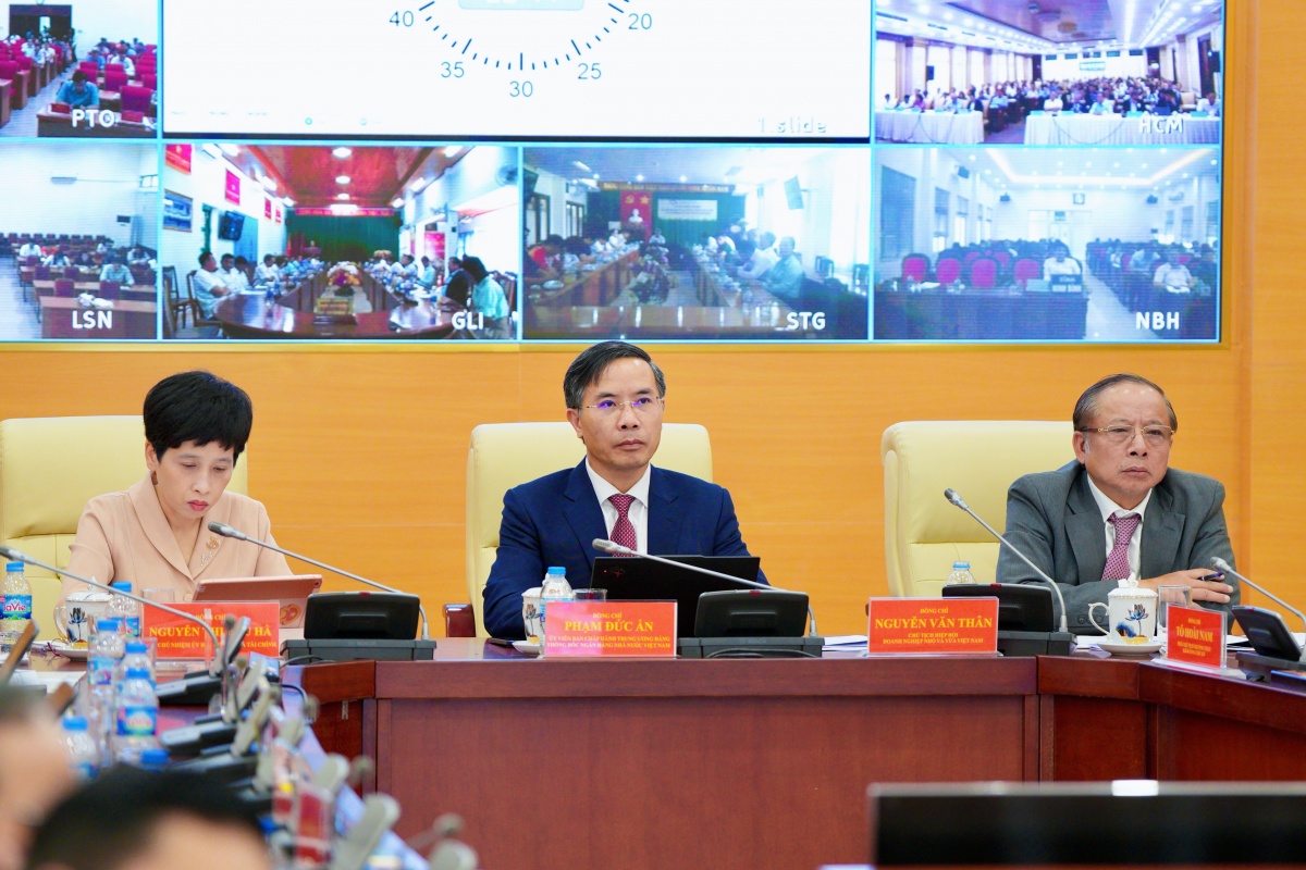 undefined Bàn giải pháp tháo gỡ khó khăn vốn cho doanh nghiệp nhỏ và vừa