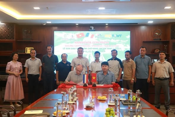 Tàu buồm chở hàng được Việt Nam đóng mới và bàn giao cho Pháp Tàu buồm chở hàng được Việt Nam đóng mới và bàn giao cho Pháp