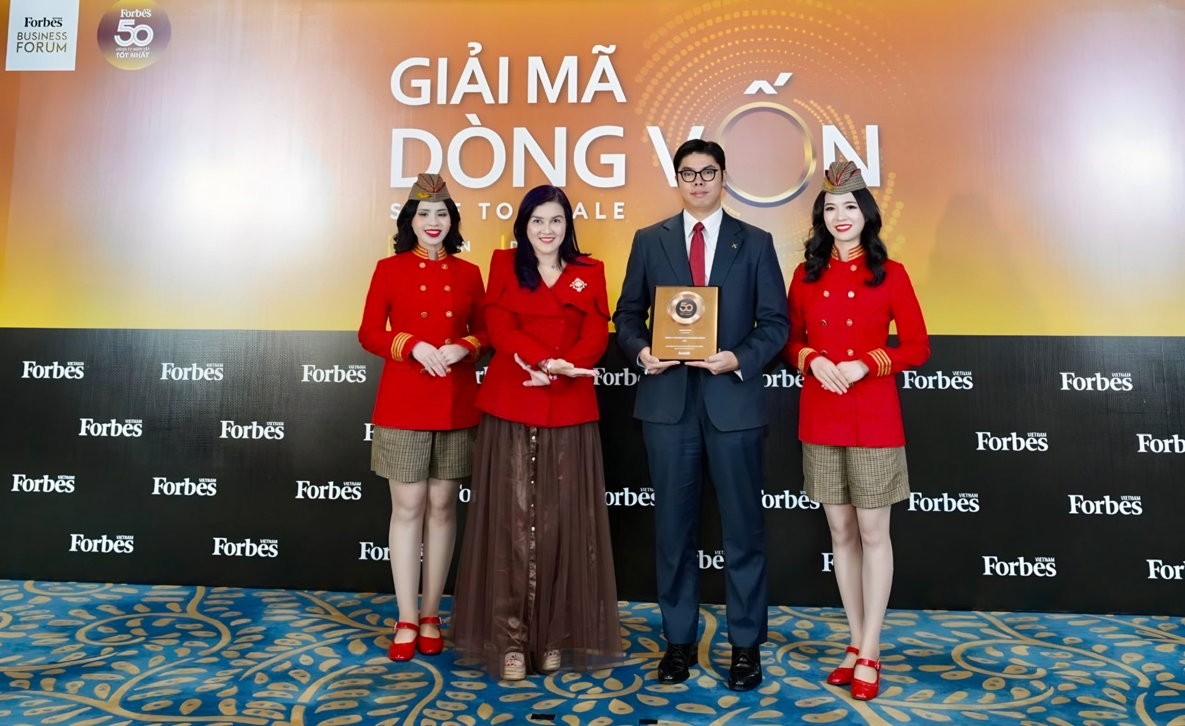 Phó Chủ tịch HĐQT, Phó Tổng giám đốc Tài chính Vietjet Hồ Ngọc Yến Phương tại sự kiện vinh danh 