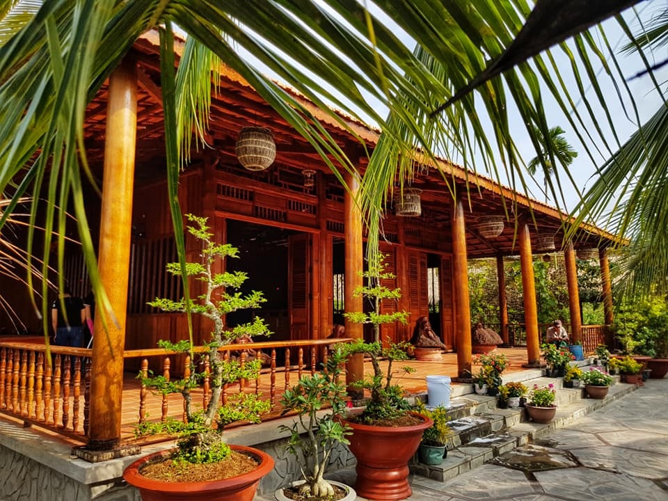 Ngôi nhà trên cù lao được làm từ 4.000 cây dừa Ngôi nhà trên cù lao được làm từ 4.000 cây dừa