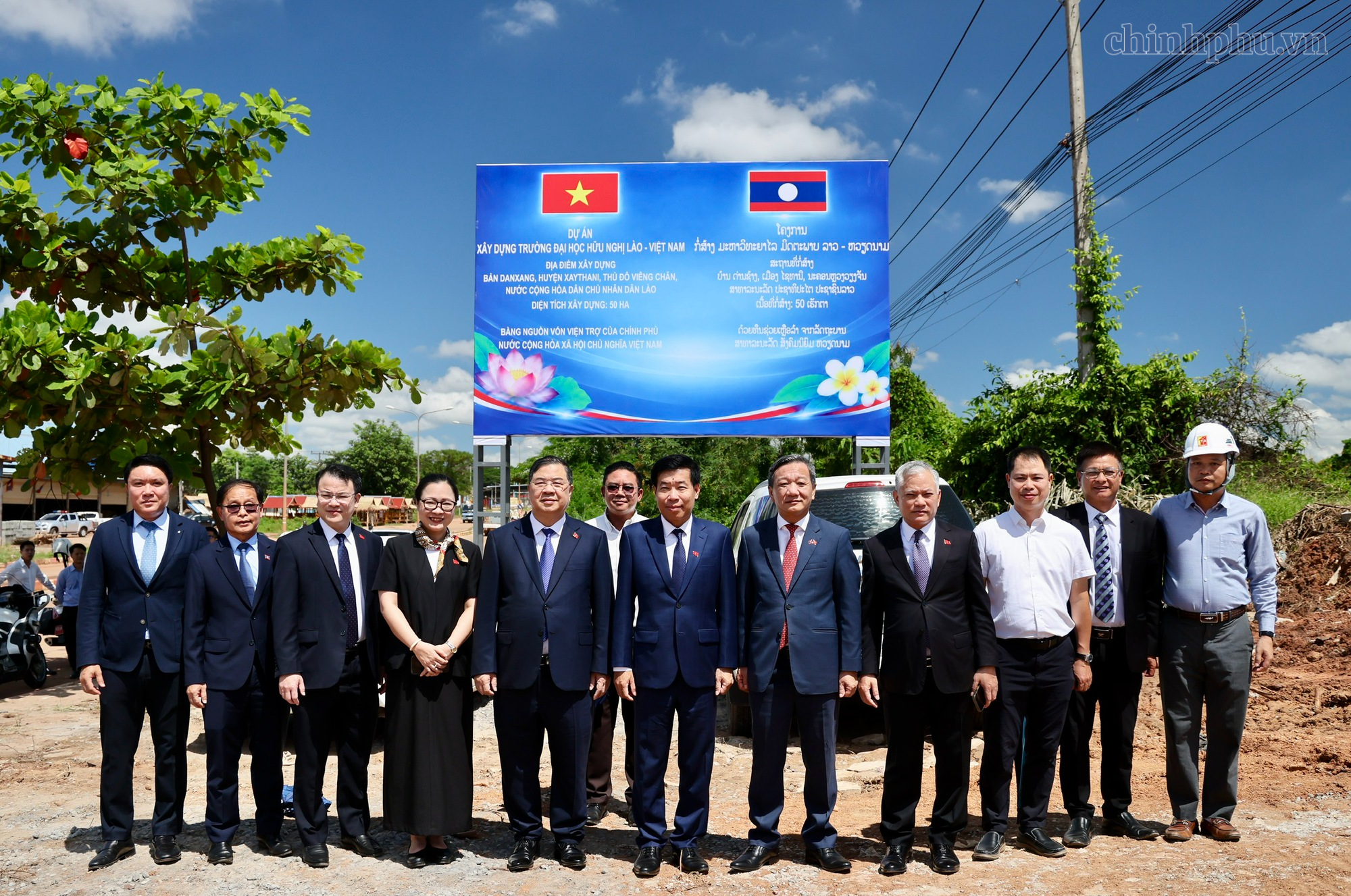 Phó Thủ tướng Thường trực Phạm Gia Túc thăm các công trình, dự án hợp tác hữu nghị Việt Nam - Lào