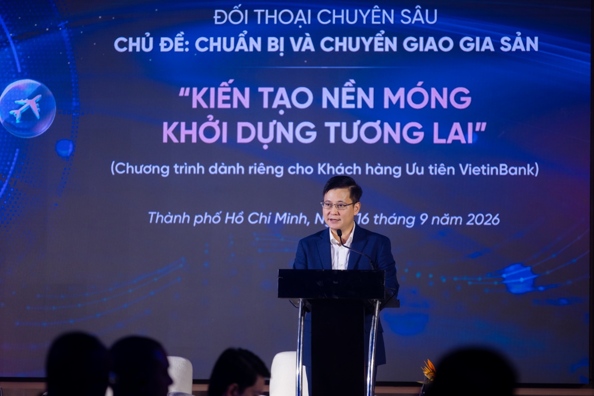 Ông Trần Công Quỳnh Lân - Phó Tổng Giám đốc VietinBank phát biểu khai mạc Tọa đàm Ông Trần Công Quỳnh Lân - Phó Tổng Giám đốc VietinBank phát biểu khai mạc Tọa đàm