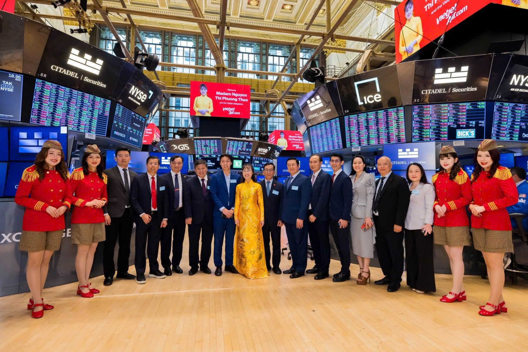 Nữ tỷ phú Nguyễn Thị Phương Thảo tham dự lễ rung chuông NYSE của Ngoại trưởng Mỹ Marco Rubio vào ngày Việt Nam được nâng hạng thị trường