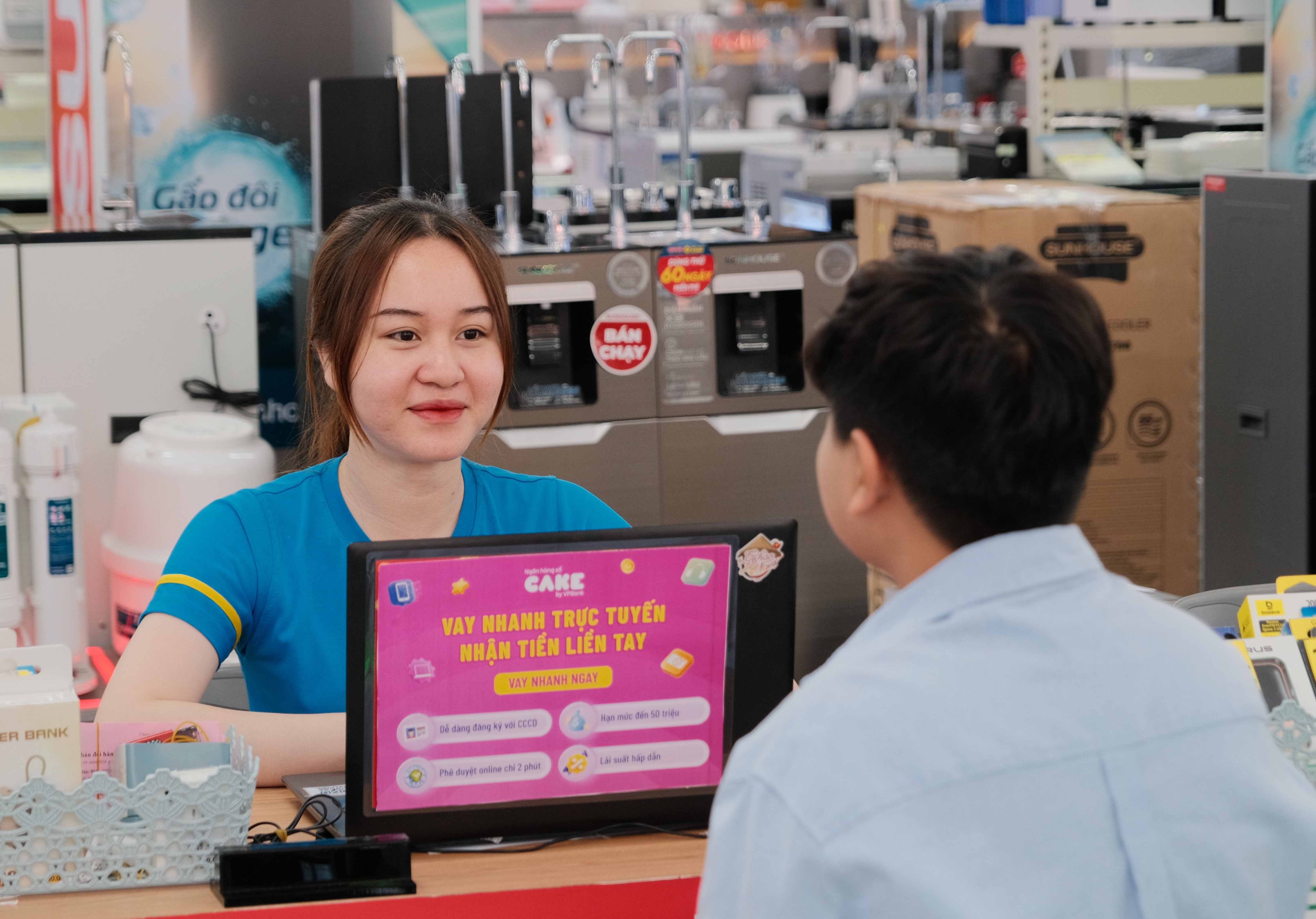 Dịch vụ tài chính mở rộng theo hệ sinh thái bán lẻ