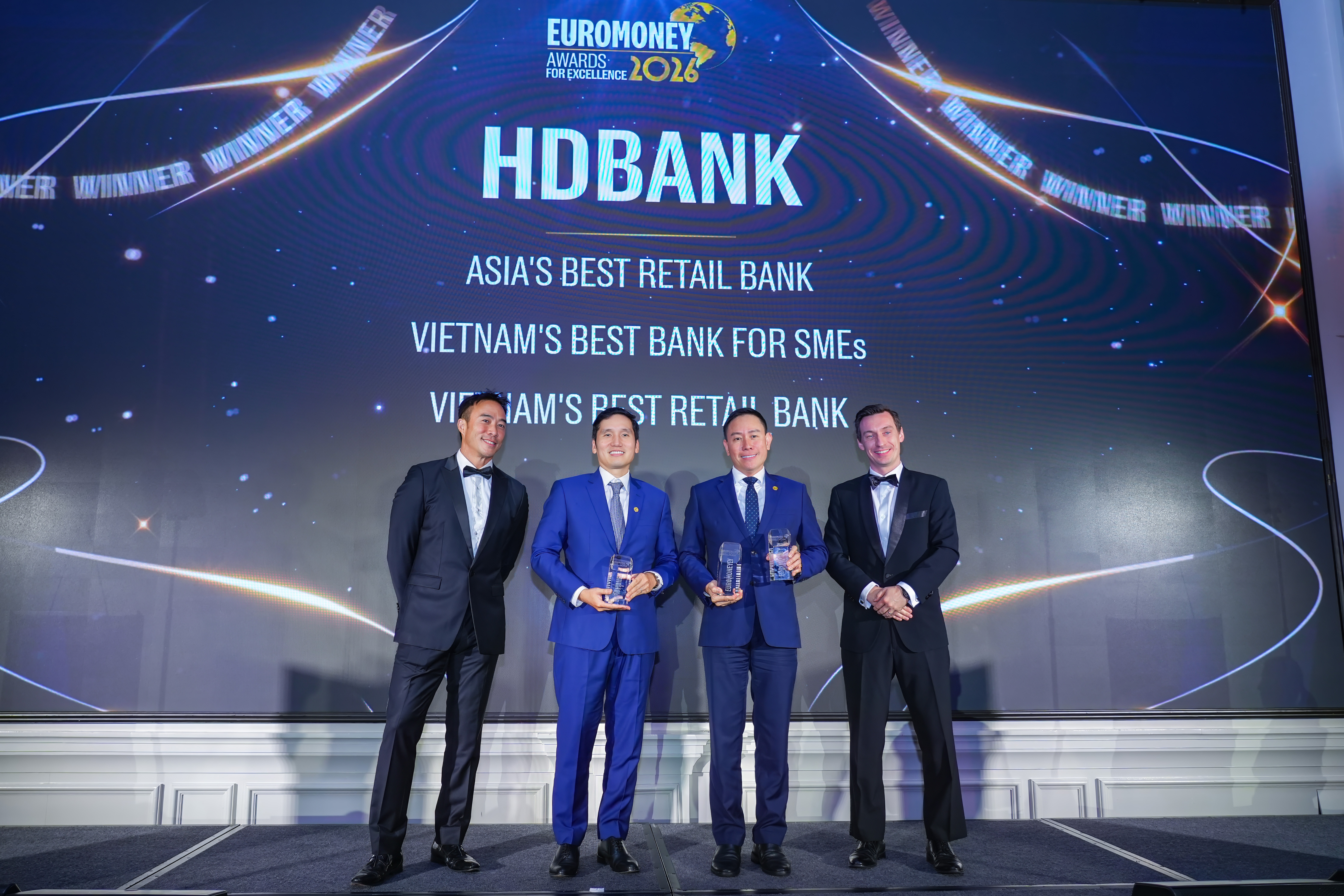Danh hiệu “Ngân hàng Bán lẻ tốt nhất châu Á” lần đầu tiên được trao cho một ngân hàng Việt Nam