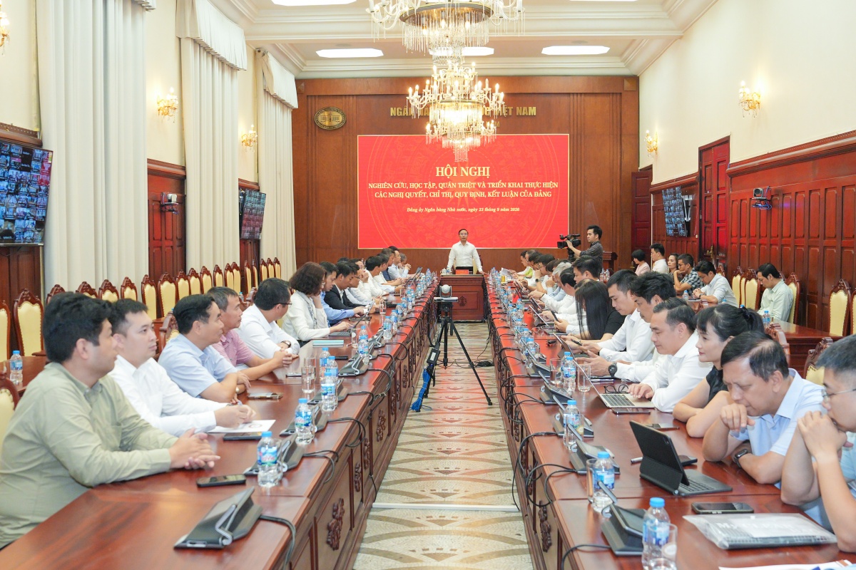Đảng ủy NHNN quán triệt, cụ thể hóa các nghị quyết của Trung ương gắn với nhiệm vụ ngành Ngân hàng Đảng ủy NHNN quán triệt, cụ thể hóa các nghị quyết của Trung ương gắn với nhiệm vụ ngành Ngân hàng