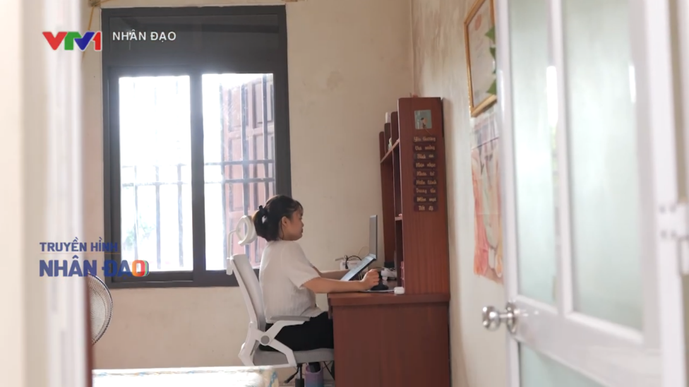 1/ Chiếc máy tính - công cụ mở ra cho Ánh một thế giới mới