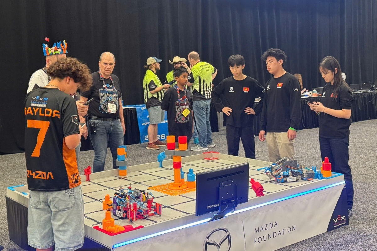 Ảnh 5: Các đội tuyển Việt Nam thi đấu đầy nỗ lực và đạt thành tích cao tại VEX Robotics World Championship 2026.