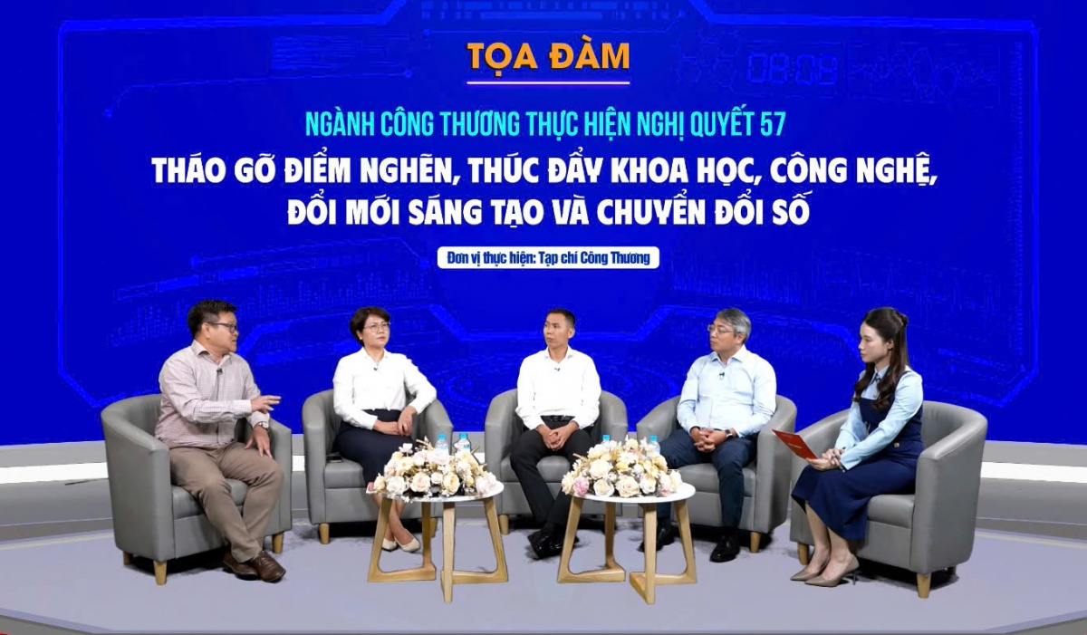 Các diễn giả tham gia tọa đàm