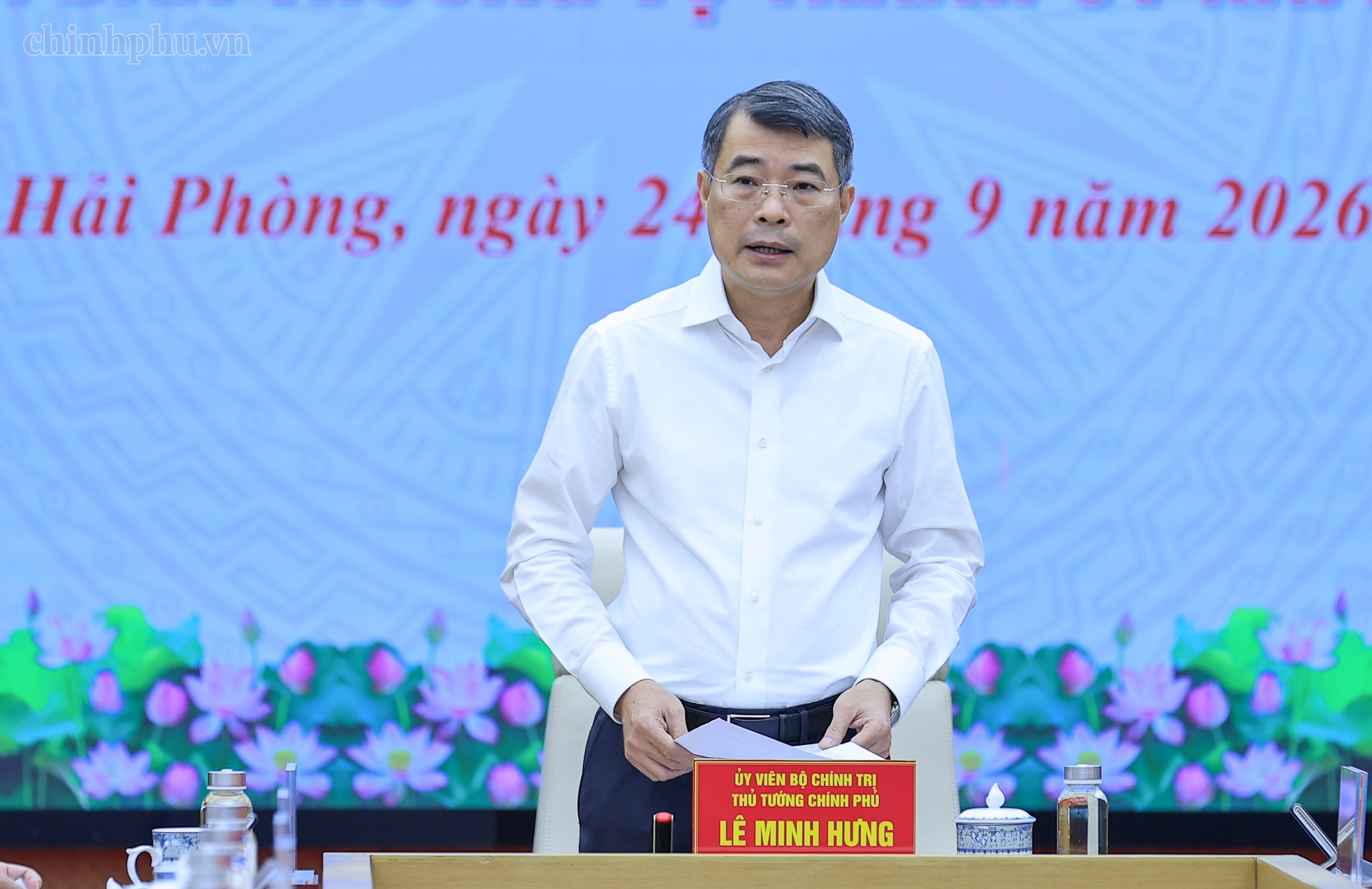 Thủ tướng: Đổi mới đánh giá cán bộ là khâu đột phá và chính sách với cán bộ cũng không thể cào bằng
