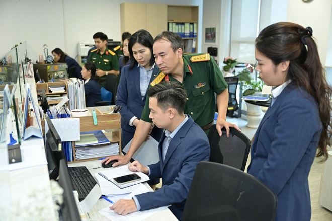 MB đón đoàn kiểm tra chuyên đề cải cách hành chính và chuyển đổi số của Bộ Quốc phòng MB đón đoàn kiểm tra chuyên đề cải cách hành chính và chuyển đổi số của Bộ Quốc phòng