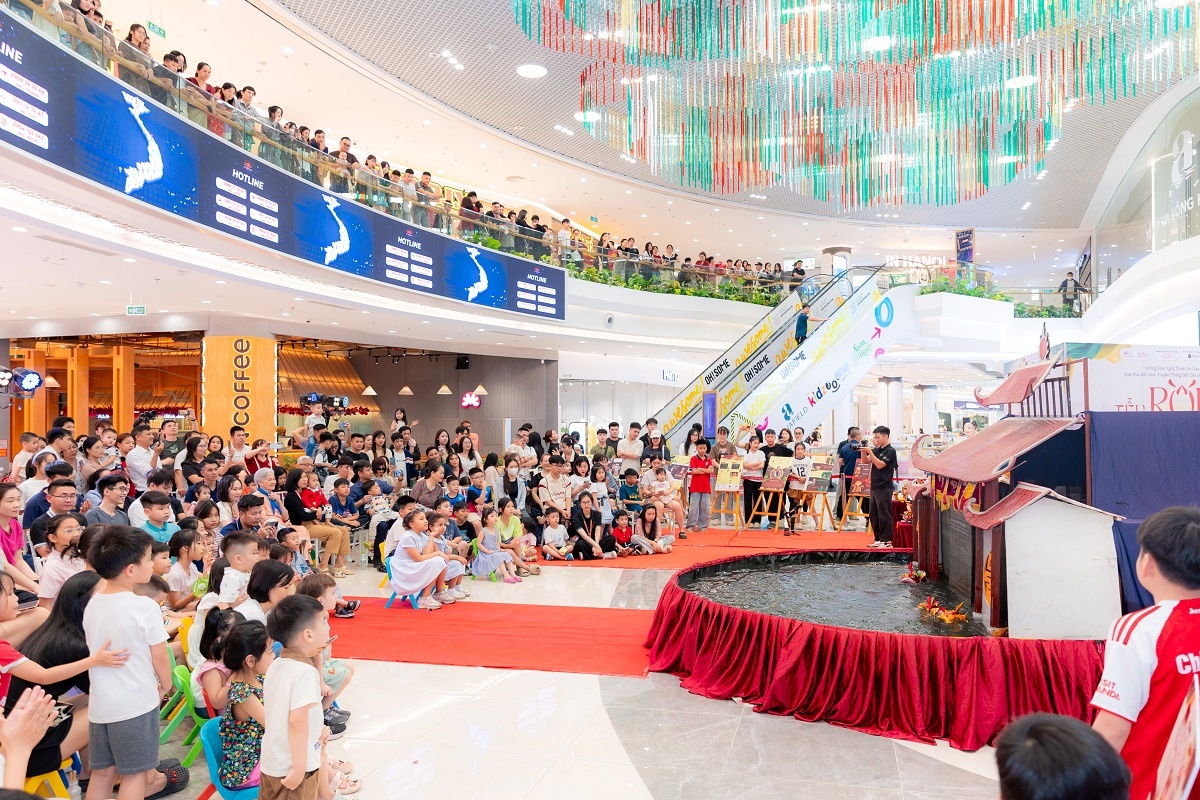 Vincom Moonifest: Lên đồ nhập hội, rước đèn đón may mùa Trung thu Vincom Moonifest: Lên đồ nhập hội, rước đèn đón may mùa Trung thu