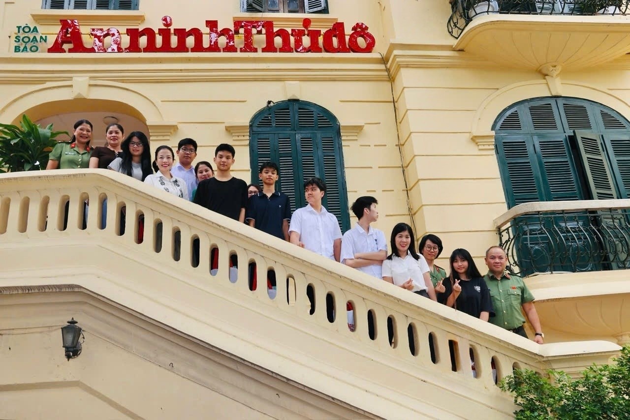 1/ Những hành động bền bỉ và chân thành, những điểm tựa hôm nay sẽ trở thành hành trang để các em vững bước trên con đường tương lai 1/ Những hành động bền bỉ và chân thành, những điểm tựa hôm nay sẽ trở thành hành trang để các em vững bước trên con đường tương lai