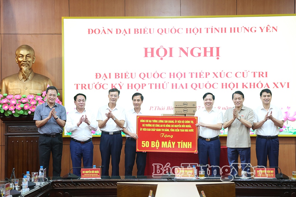 Đại biểu Quốc hội tỉnh Hưng Yên tiếp xúc cử tri trước Kỳ họp thứ 2 Đại biểu Quốc hội tỉnh Hưng Yên tiếp xúc cử tri trước Kỳ họp thứ 2