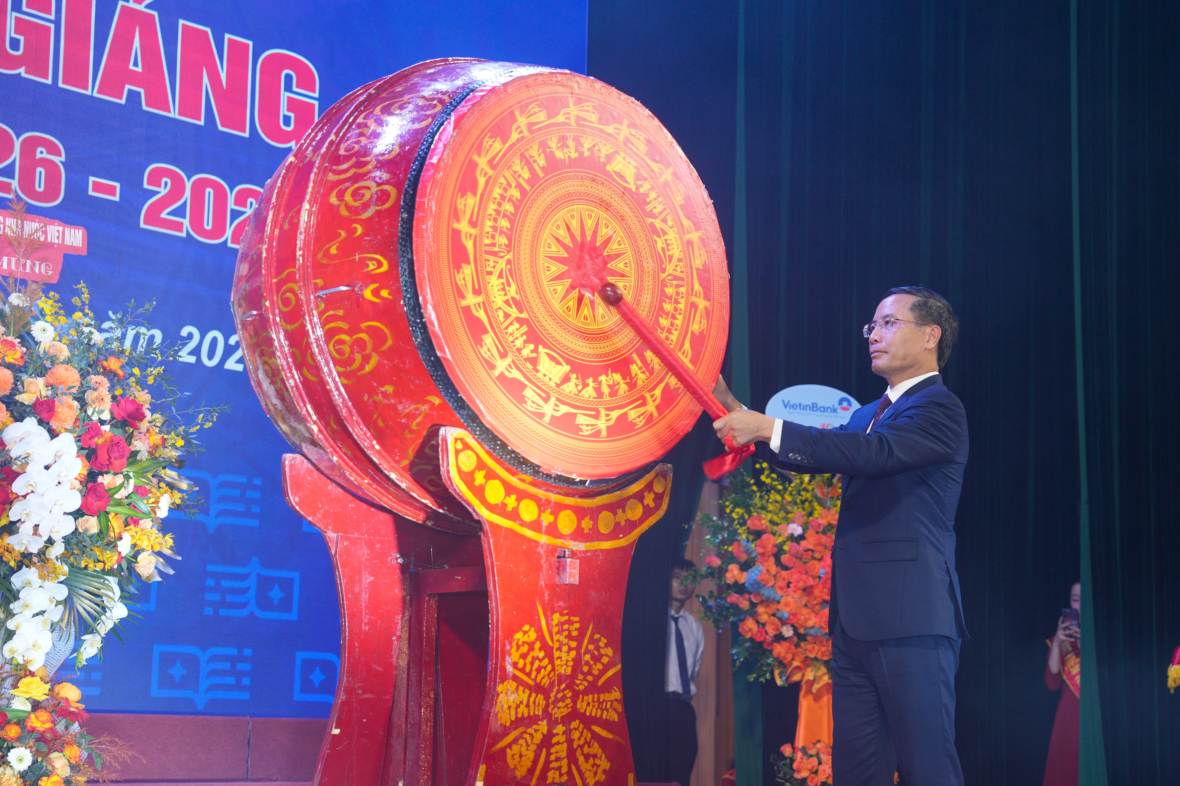 Mang sức trẻ, nhiệt huyết chinh phục tri thức, đóng góp tích cực cho ngành Ngân hàng Mang sức trẻ, nhiệt huyết chinh phục tri thức, đóng góp tích cực cho ngành Ngân hàng