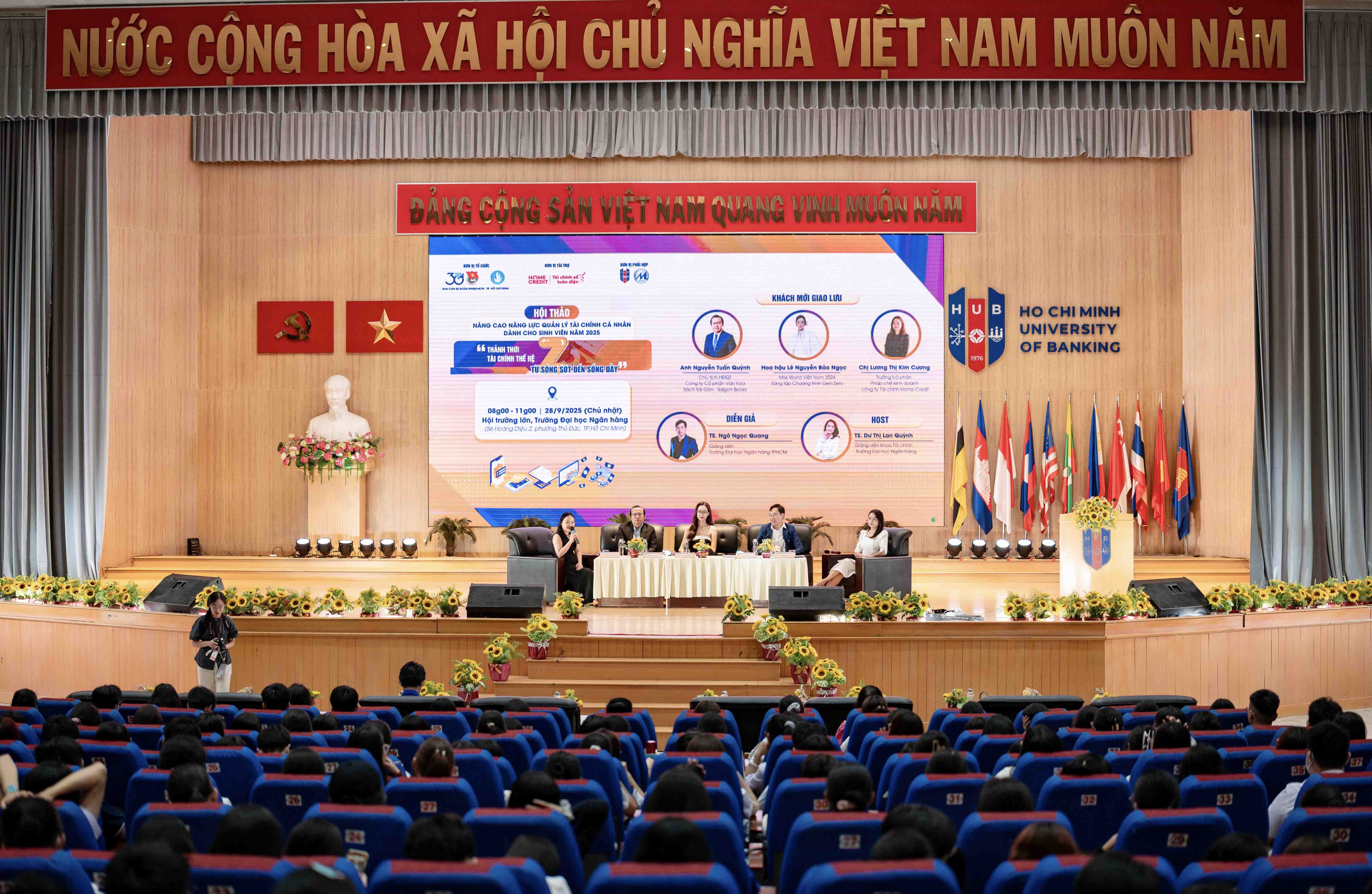 Dự kiến đến cuối năm, Home Credit tiếp tục tổ chức các buổi hội thảo nâng cao kiến thức tài chính cho đối tượng sinh viên đại học - Ảnh: HCVN Dự kiến đến cuối năm, Home Credit tiếp tục tổ chức các buổi hội thảo nâng cao kiến thức tài chính cho đối tượng sinh viên đại học - Ảnh: HCVN