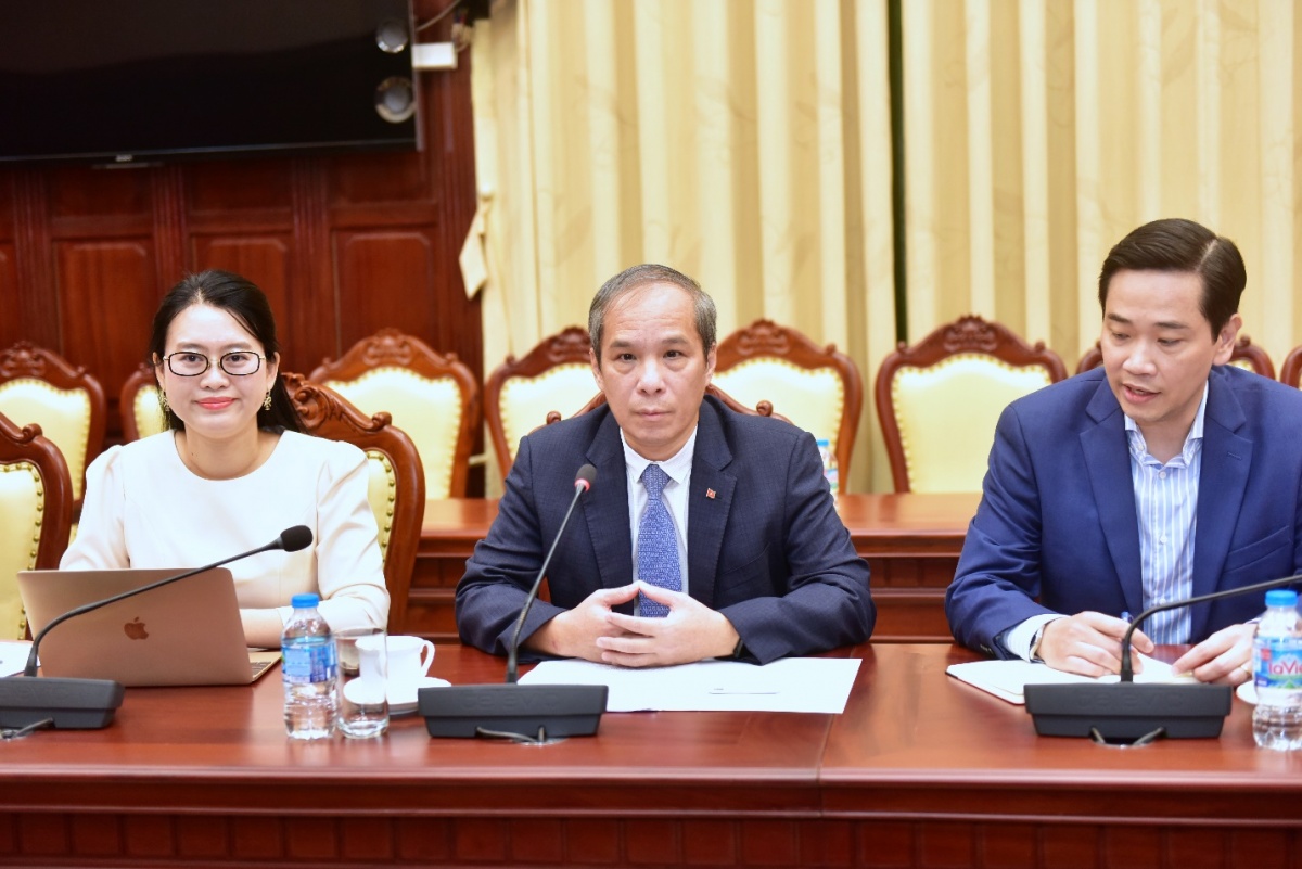 Phó Thống đốc Đoàn Thái Sơn phát biểu tại buổi làm việc Phó Thống đốc Đoàn Thái Sơn phát biểu tại buổi làm việc