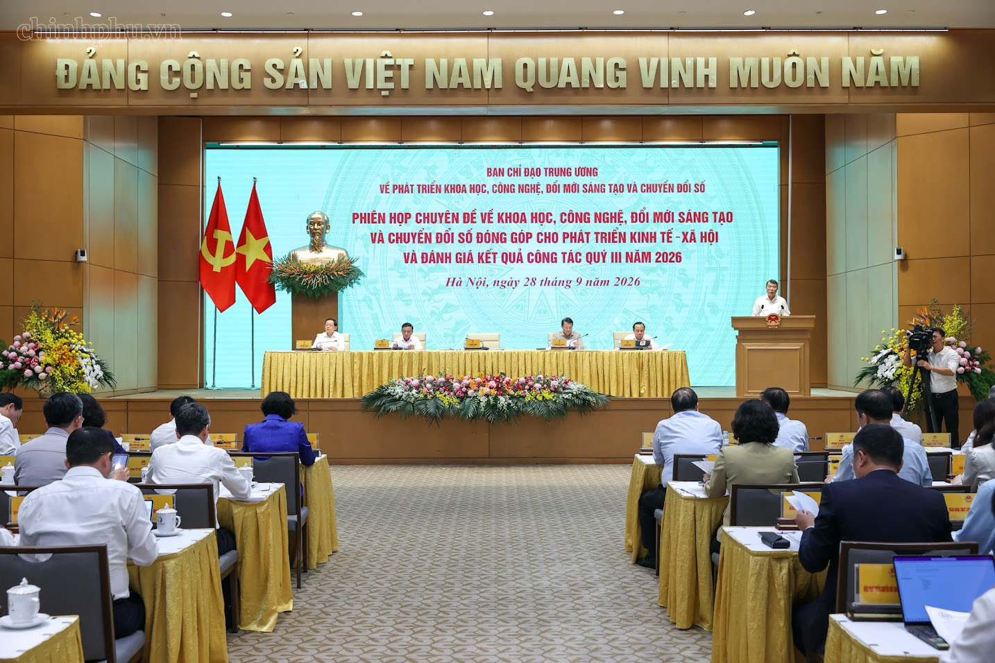 Thủ tướng: Khoa học công nghệ phải trở thành động lực chủ yếu, trực tiếp, đo đếm được bằng kết quả tăng trưởng- Ảnh 3.
