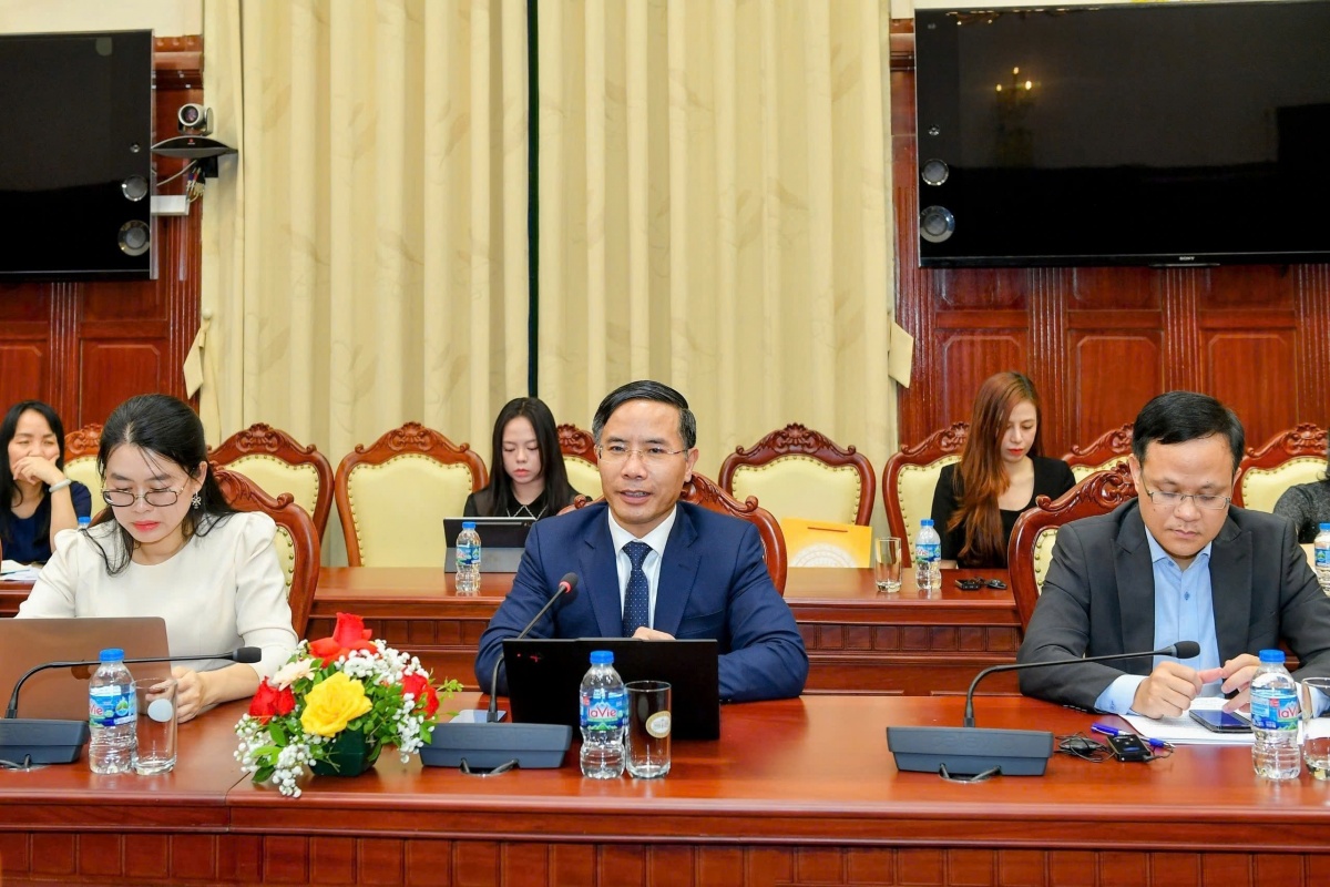 Thống đốc Phạm Đức Ấn phát biểu tại buổi tiếp Thống đốc Phạm Đức Ấn phát biểu tại buổi tiếp