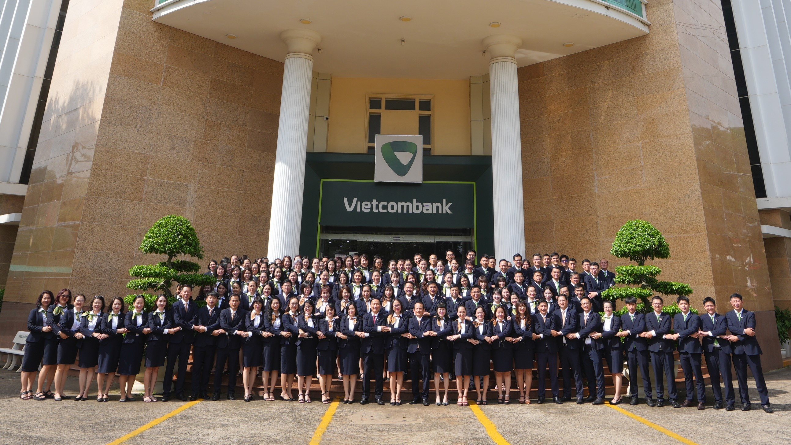 30 năm Vietcombank Đắk Lắk: Khơi nguồn dòng chảy, rạng rỡ đại ngàn 30 năm Vietcombank Đắk Lắk: Khơi nguồn dòng chảy, rạng rỡ đại ngàn