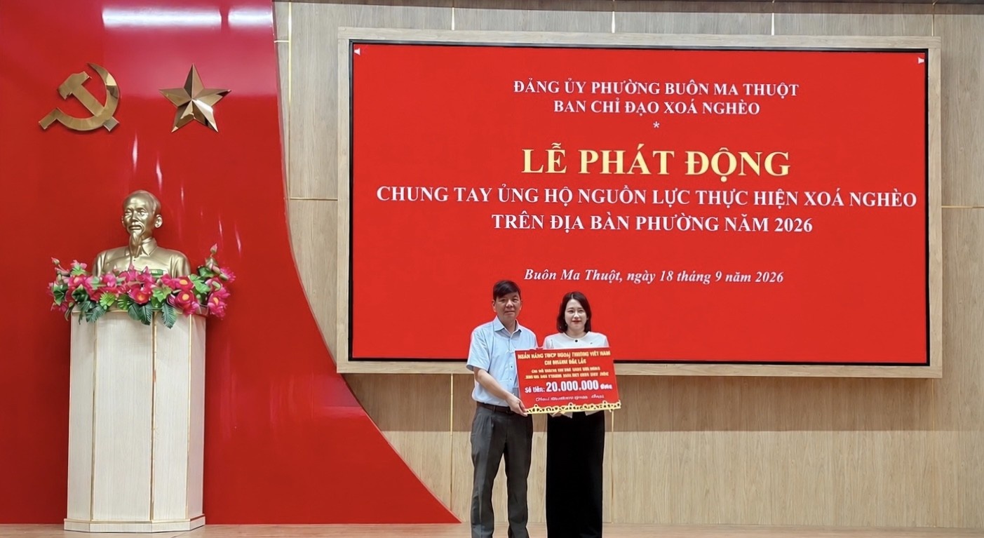 30 năm Vietcombank Đắk Lắk: Khơi nguồn dòng chảy, rạng rỡ đại ngàn 30 năm Vietcombank Đắk Lắk: Khơi nguồn dòng chảy, rạng rỡ đại ngàn
