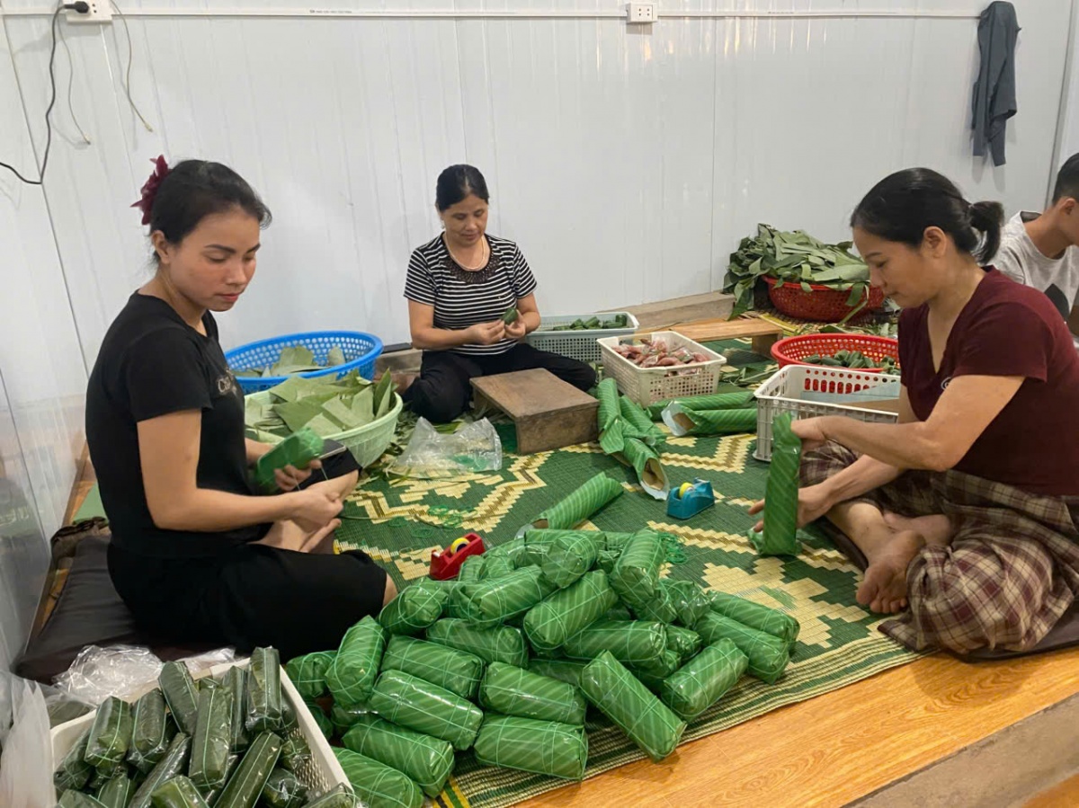Không chỉ đảm bảo cung ứng vốn, các tổ chức tín dụng còn nỗ lực tiết giảm chi phí, tạo điều kiện hạ lãi suất để đồng hành cùng doanh nghiệp bứt phá Không chỉ đảm bảo cung ứng vốn, các tổ chức tín dụng còn nỗ lực tiết giảm chi phí, tạo điều kiện hạ lãi suất để đồng hành cùng doanh nghiệp bứt phá