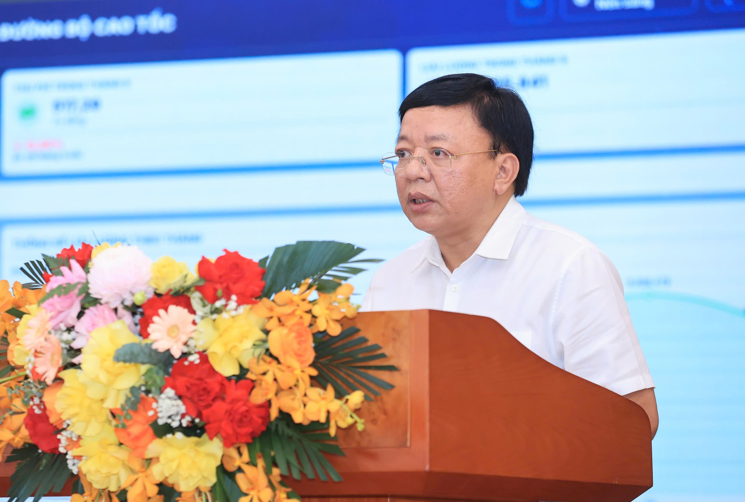 Ông Lê Huyền, Phó chủ tịch UBND tỉnh Khánh Hòa phát biểu Ông Lê Huyền, Phó chủ tịch UBND tỉnh Khánh Hòa phát biểu