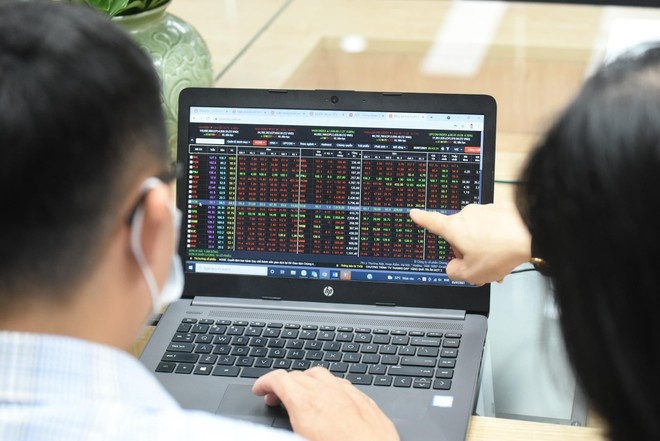 Thị trường giằng co, dòng tiền chọn lọc nhóm dầu khí, cao su