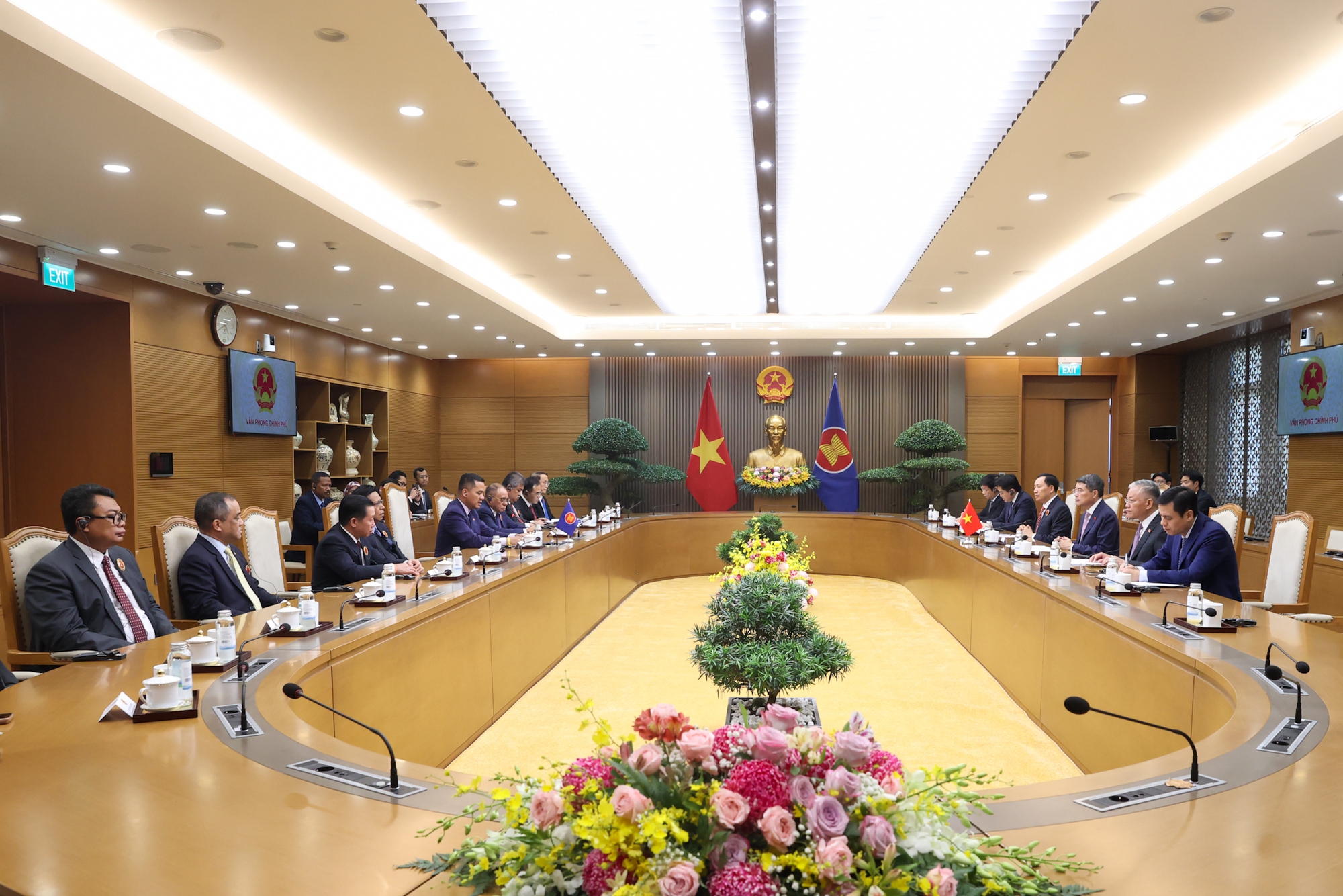 Thủ tướng tiếp đoàn lãnh đạo cơ quan thực thi pháp luật các nước ASEAN
