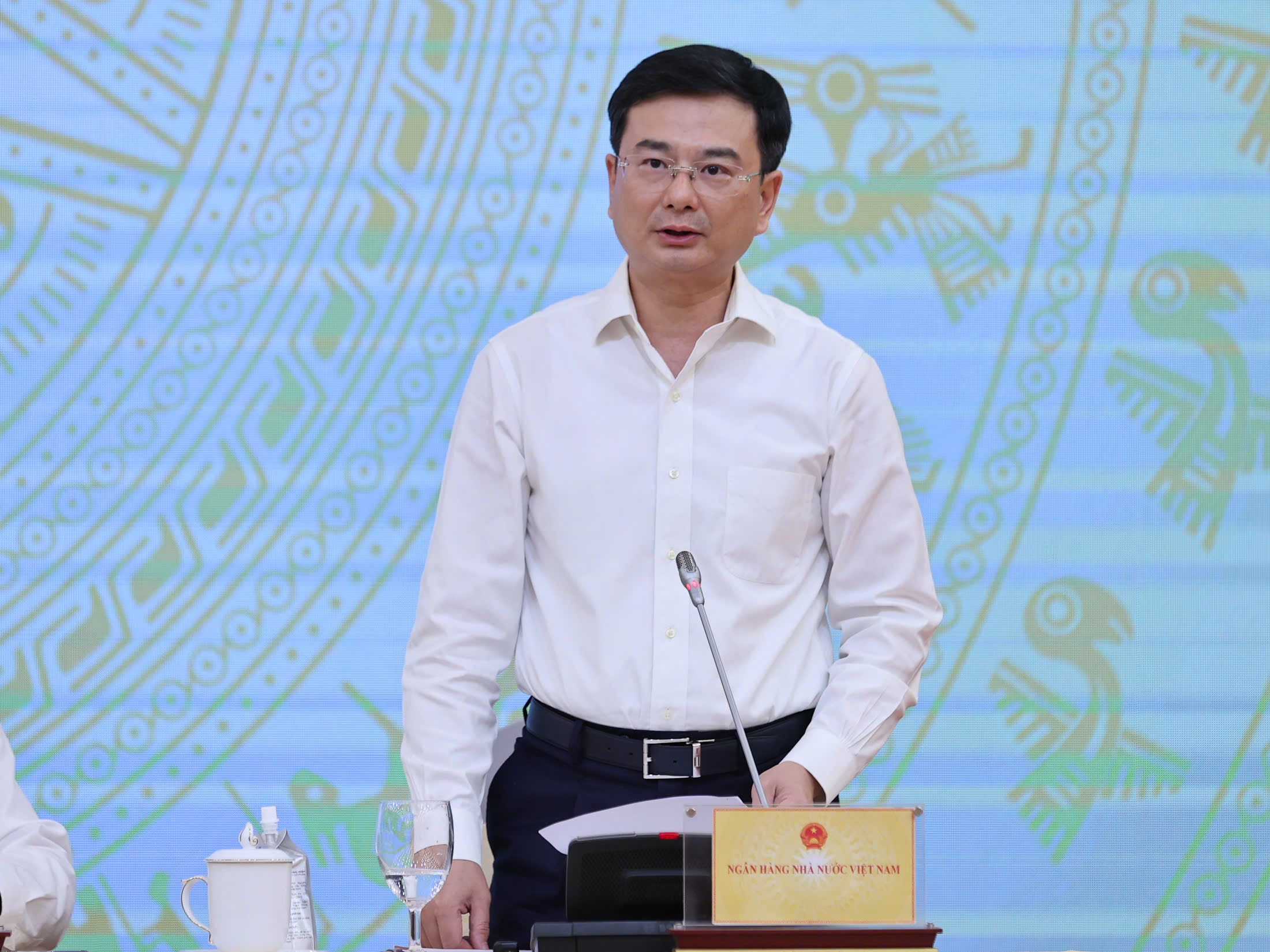 Phó Thống đốc Phạm Thanh Hà trả lời câu hỏi của báo chí tại Họp báo Chính phủ thường kỳ ngày 3/10. Ảnh – Nhật Bắc.