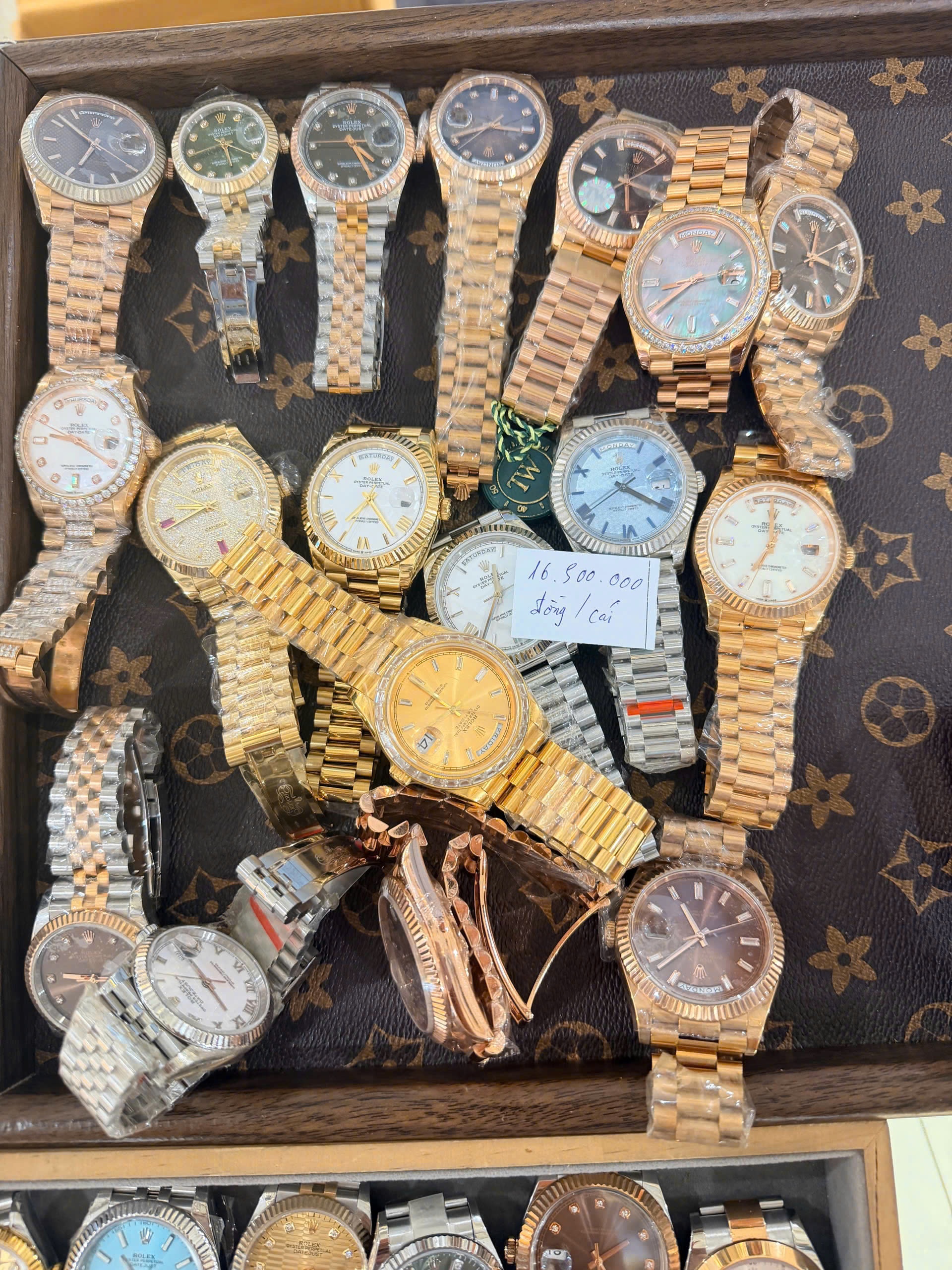 Giám đốc DWatch bị bắt, thu giữ hàng loạt sản phẩm mang nhãn hiệu Rolex, Hermes, Cartier