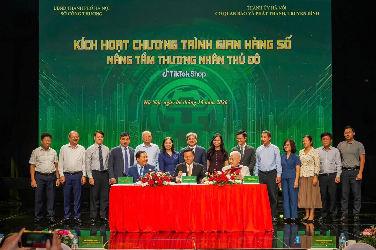Đại diện Sở Công Thương Hà Nội, Cơ quan Báo và Phát thanh truyền hình Hà Nội và Công ty TNHH Công nghệ TikTok Việt Nam thực hiện ký kết Biên bản ghi nhớ hợp tác. Đại diện Sở Công Thương Hà Nội, Cơ quan Báo và Phát thanh truyền hình Hà Nội và Công ty TNHH Công nghệ TikTok Việt Nam thực hiện ký kết Biên bản ghi nhớ hợp tác.