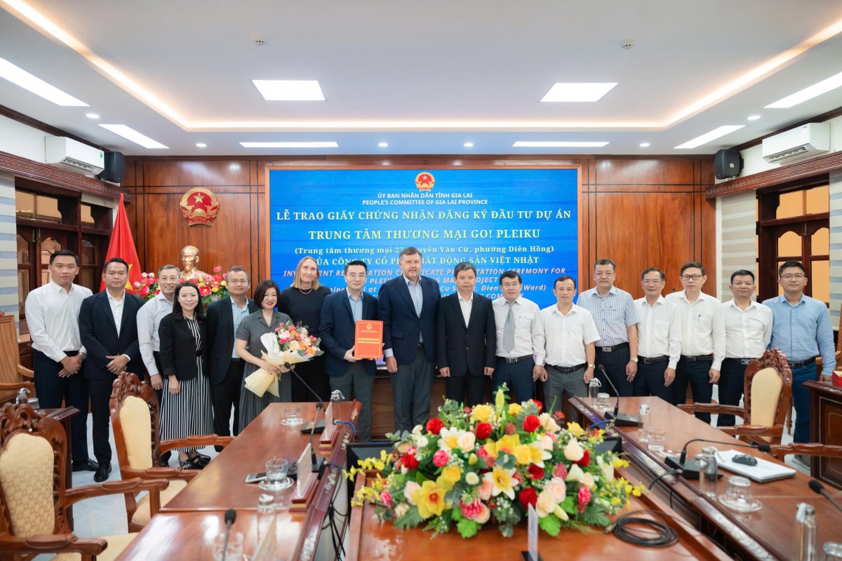 Gia Lai trao Giấy chứng nhận đăng ký đầu tư dự án GO! Pleiku Gia Lai trao Giấy chứng nhận đăng ký đầu tư dự án GO! Pleiku