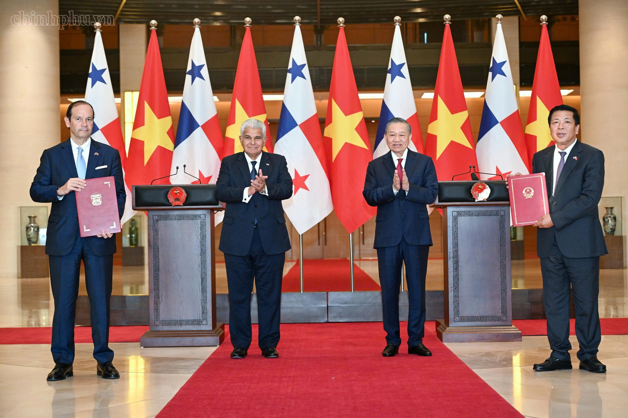 Tổng Bí thư, Chủ tịch nước Tô Lâm và Tổng thống Panama chứng kiến Lễ trao các văn kiện hợp tác