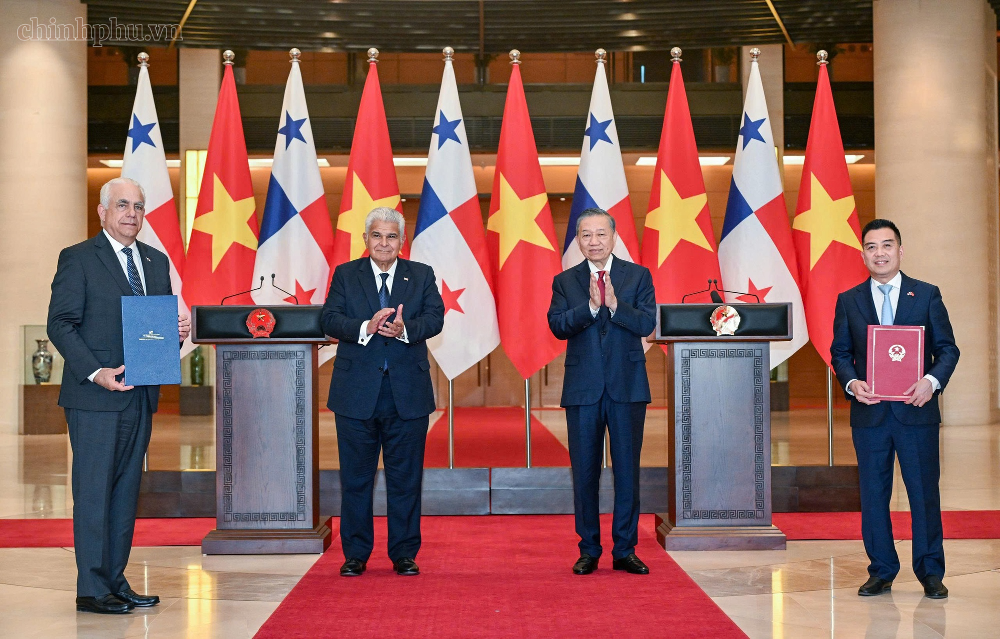 Tổng Bí thư, Chủ tịch nước Tô Lâm và Tổng thống Panama chứng kiến Lễ trao các văn kiện hợp tác Tổng Bí thư, Chủ tịch nước Tô Lâm và Tổng thống Panama chứng kiến Lễ trao các văn kiện hợp tác- Ảnh 2.