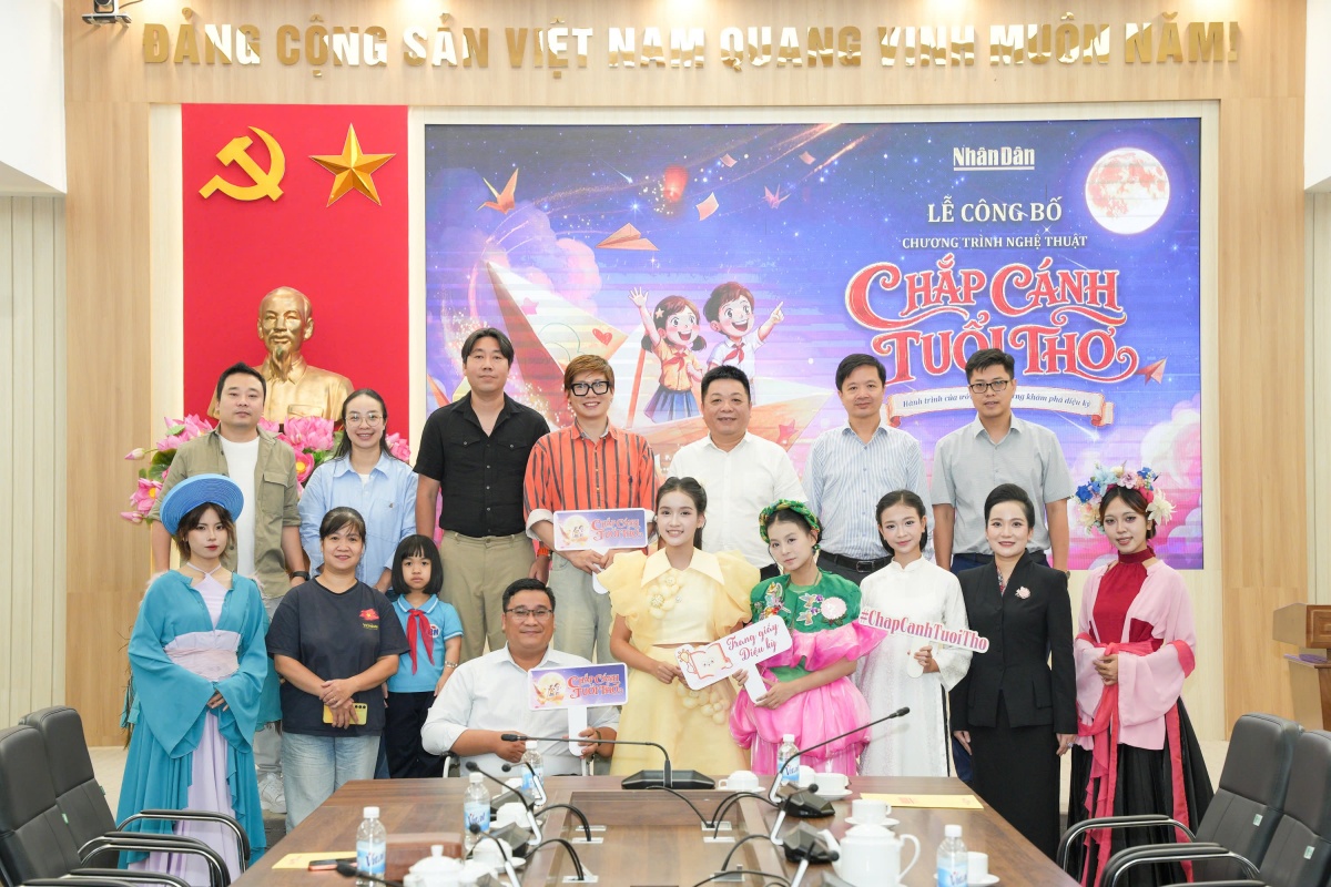 undefined NSND Xuân Bắc, Tự Long giao lưu với khán giả nhỏ tuổi trong ‘Chắp cánh tuổi thơ’