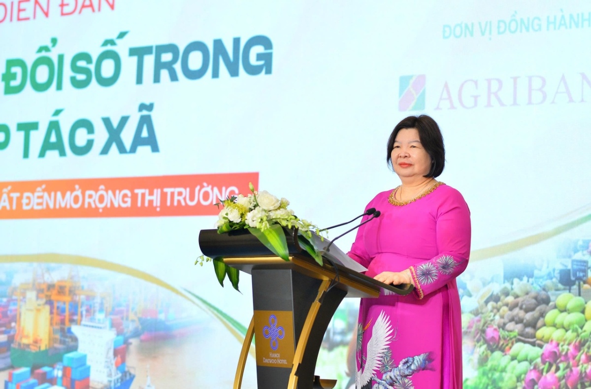  Bà Cao Xuân Thu Vân, Chủ tịch Liên minh HTX Việt Nam phát biểu tại diễn đàn