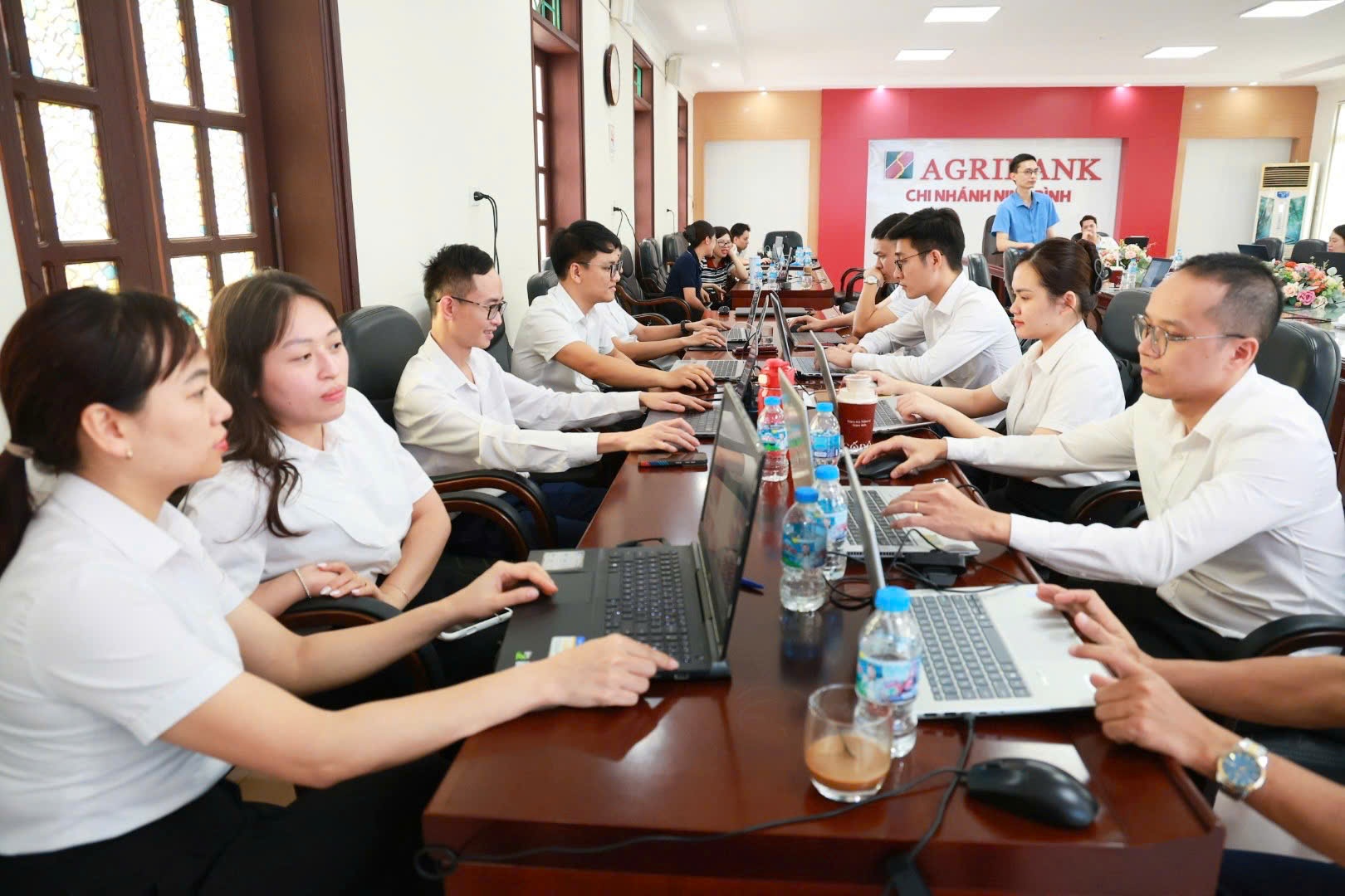 Các học viên thực hành tại buổi lớp học đào tạo AI chuyên sâu trong nâng cao hiệu quả hoạt động tại Agribank chi nhánh Ninh Bình Các học viên thực hành tại buổi lớp học đào tạo AI chuyên sâu trong nâng cao hiệu quả hoạt động tại Agribank chi nhánh Ninh Bình