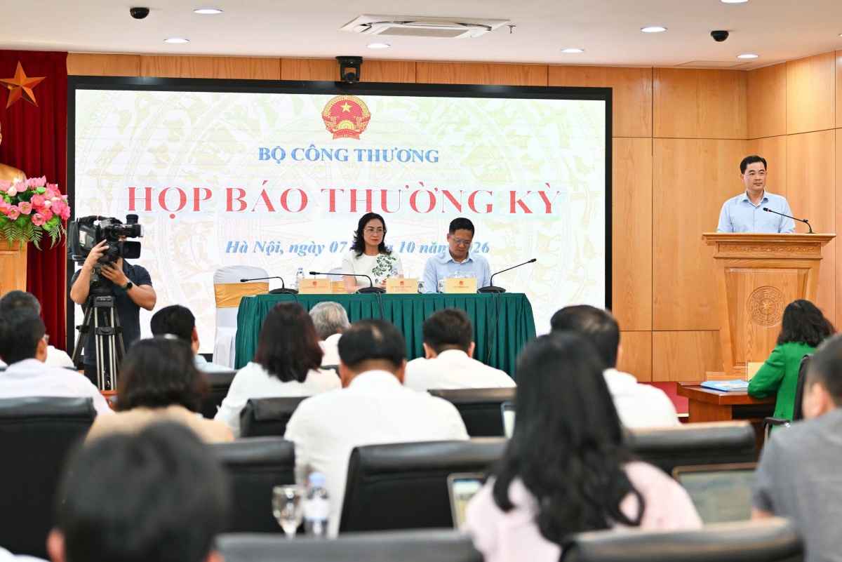 Toàn cảnh họp báo 